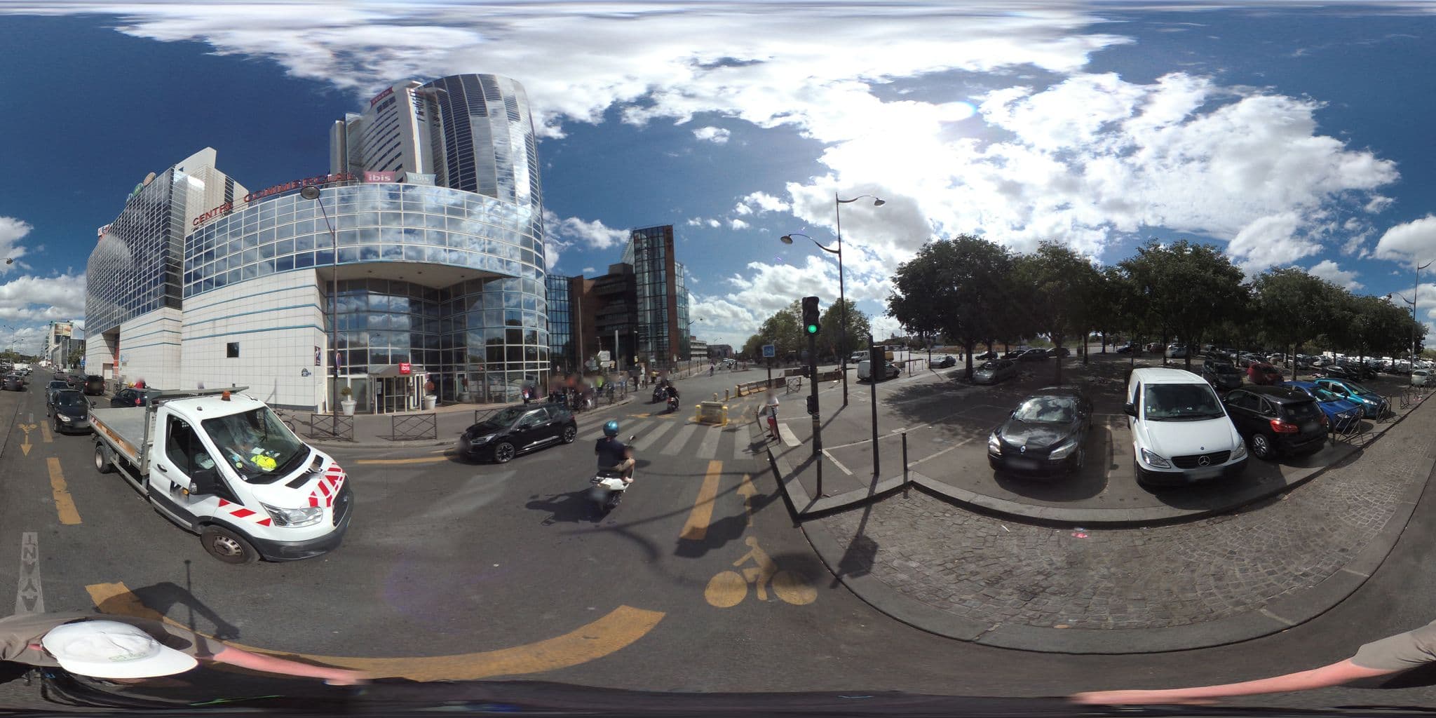 Street view near ibis Paris Porte de Montreuil, Bagnolet — © geovelo (CC BY-SA · Mapillary)