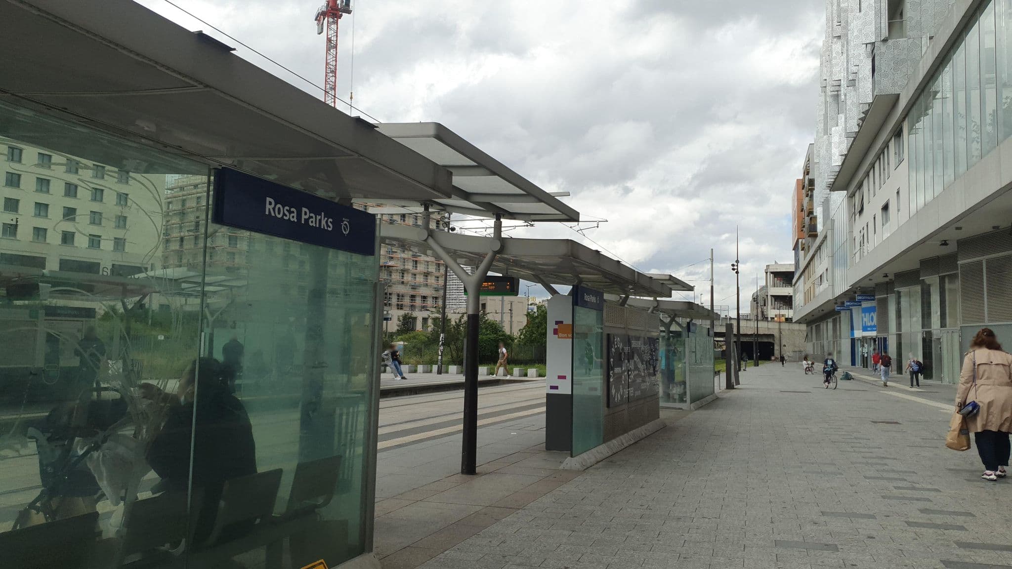 Street view near Ucpa Sport Station Hostel Paris, Plaine 3 — © JulienBrouillard (CC BY-SA · Mapillary)
