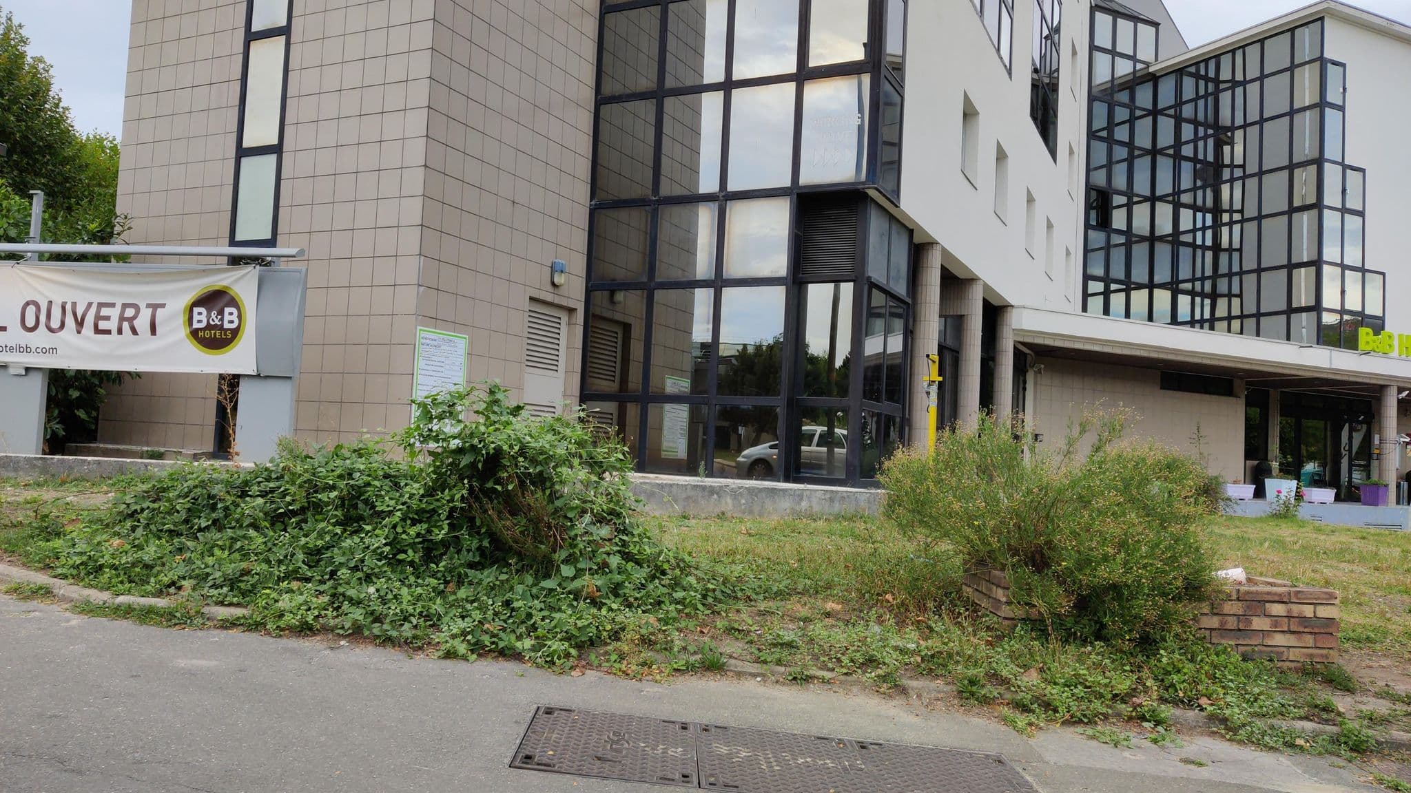 Street view near Inter Hotel, Noisy-le-Sec — © svr123456789 (CC BY-SA · Mapillary)