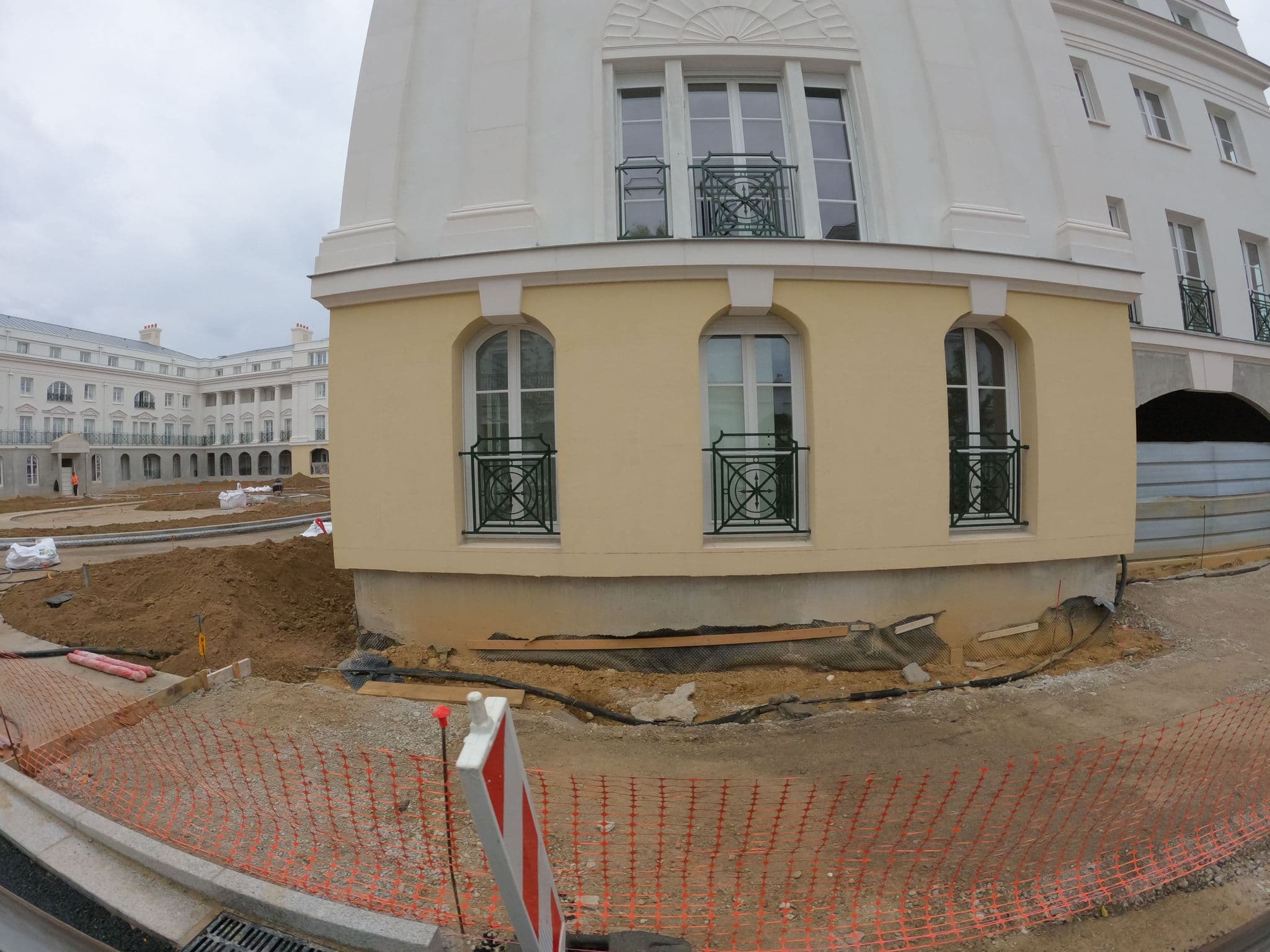 Street view near Le Fabuleux Serris, Serris — © stephanep (CC BY-SA · Mapillary)