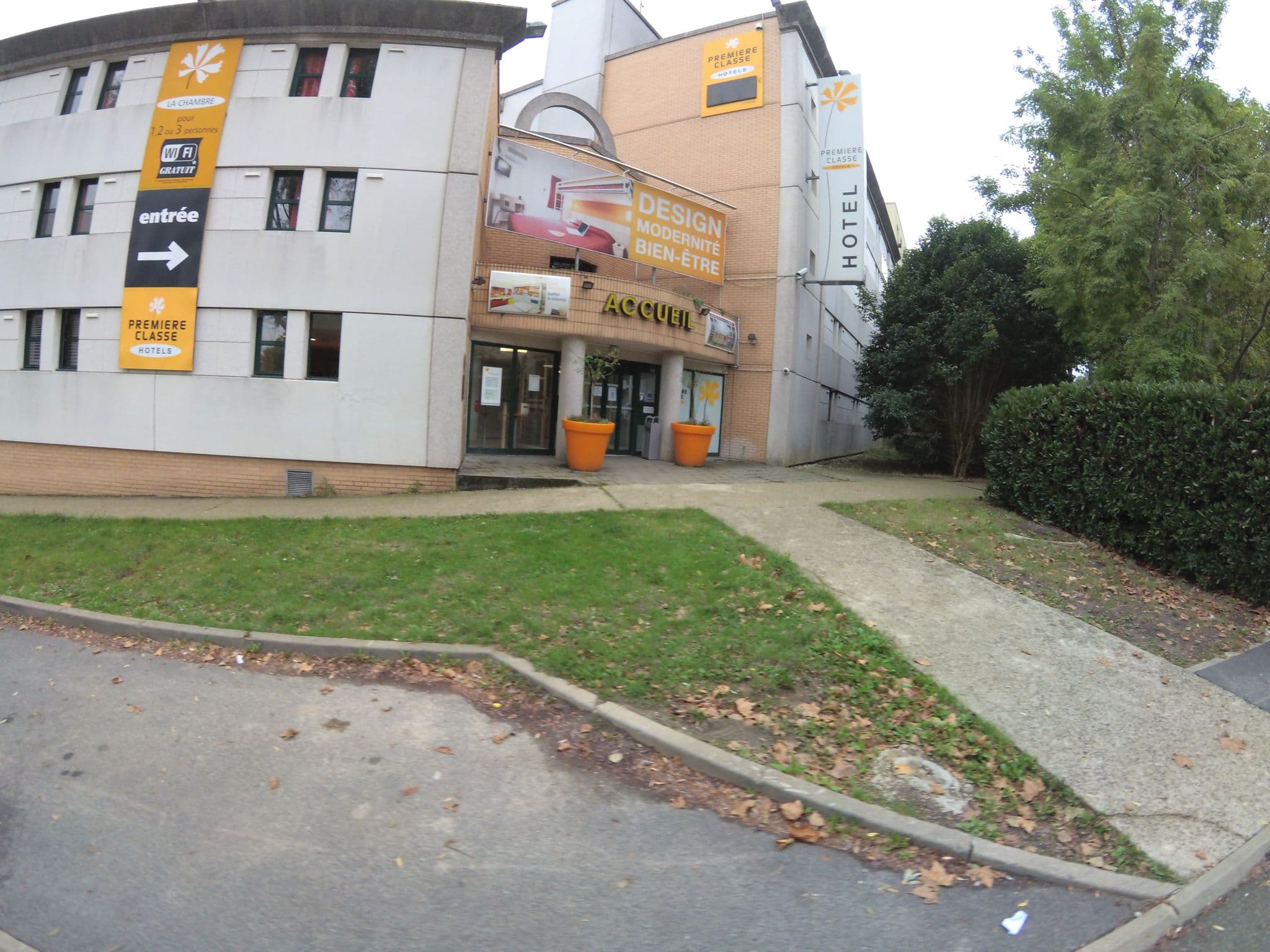 Street view near Premier Classe Marne La Vallée, Torcy — © stephanep (CC BY-SA · Mapillary)