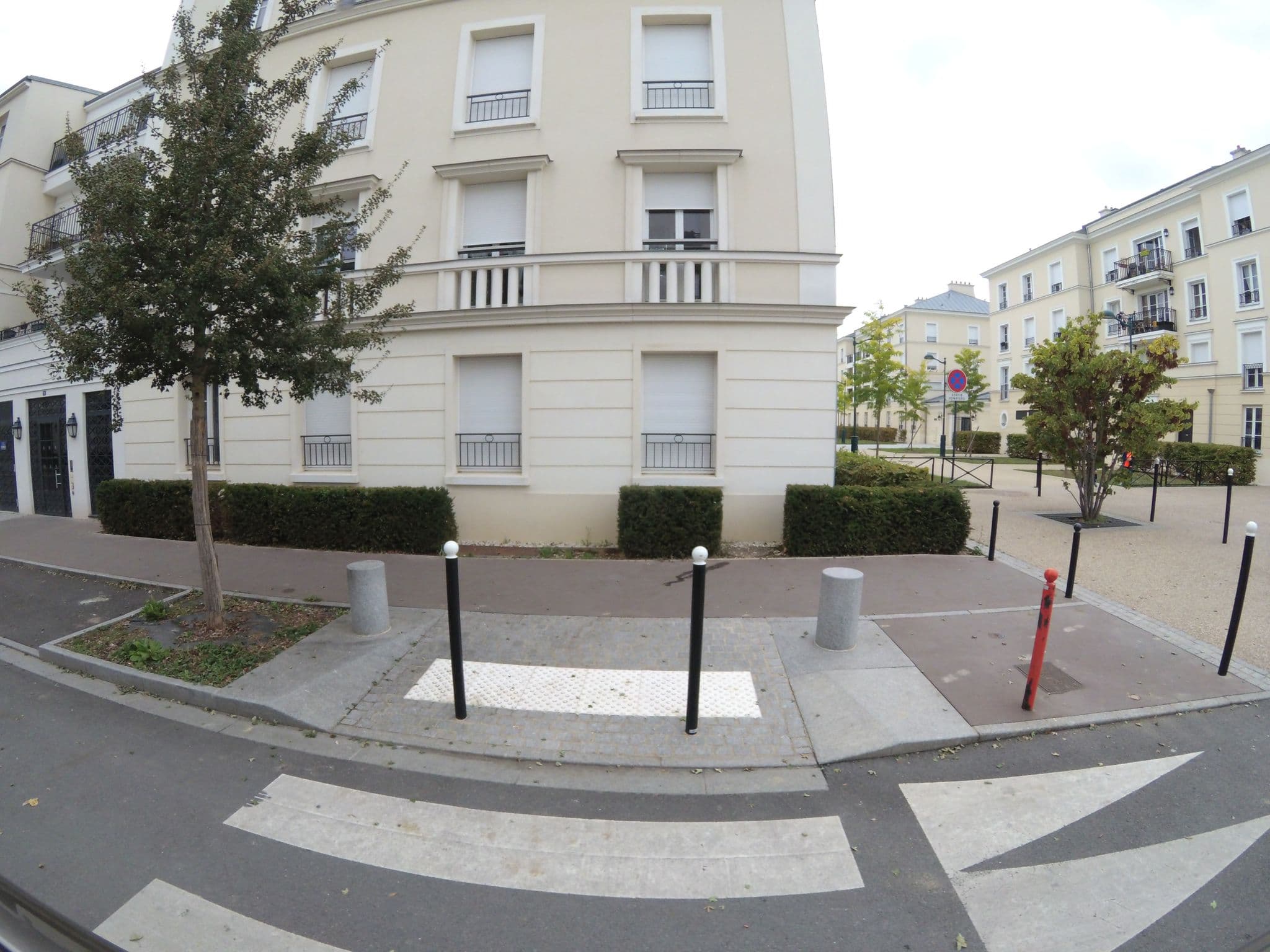 Street view near Améthyste I, Serris — © stephanep (CC BY-SA · Mapillary)