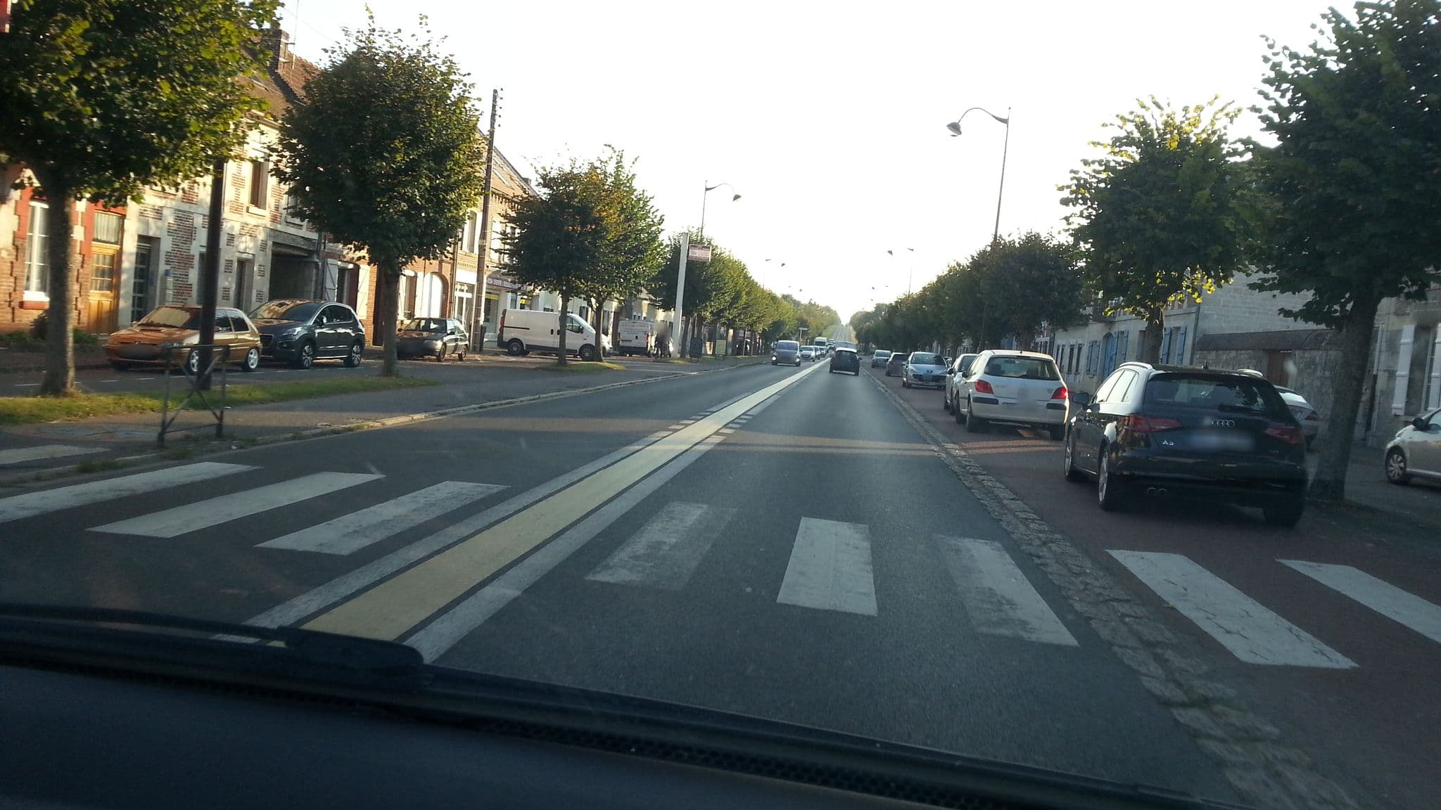 Street view near Le Cèdre, Estrées-Saint-Denis — © kobold (CC BY-SA · Mapillary)