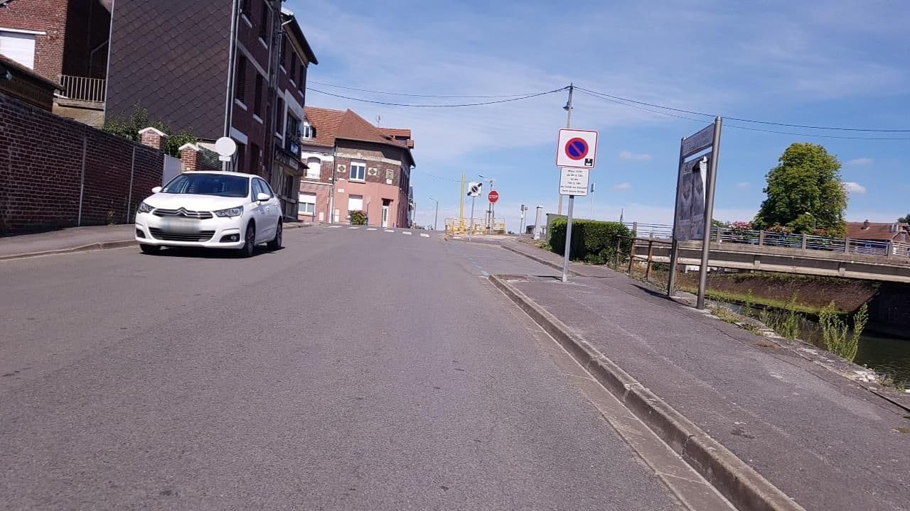 Street view near La Carpe, Chauny — © changchun1 (CC BY-SA · Mapillary)