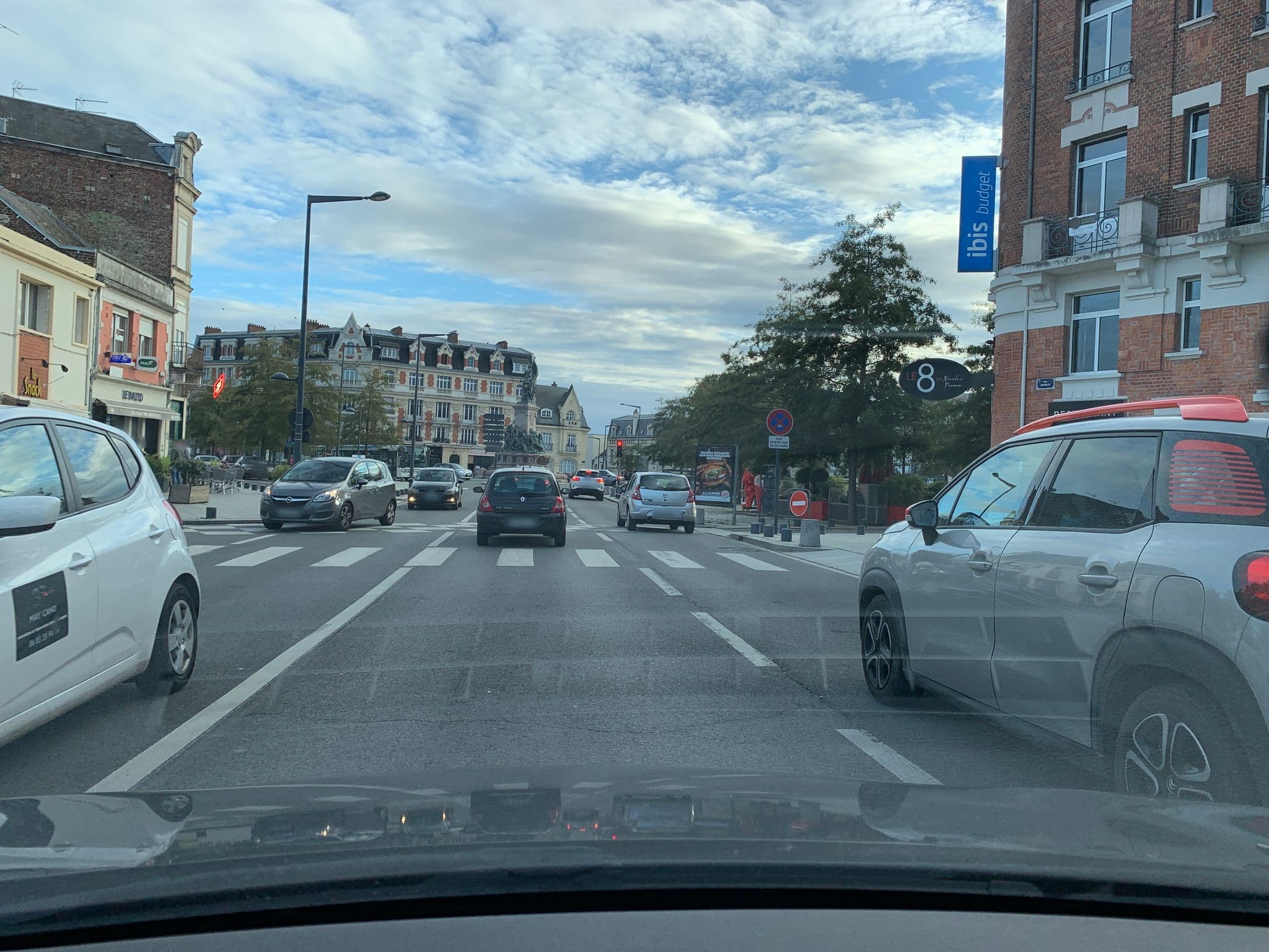 Street view near Etap Hotel, Saint-Quentin — © widowild (CC BY-SA · Mapillary)