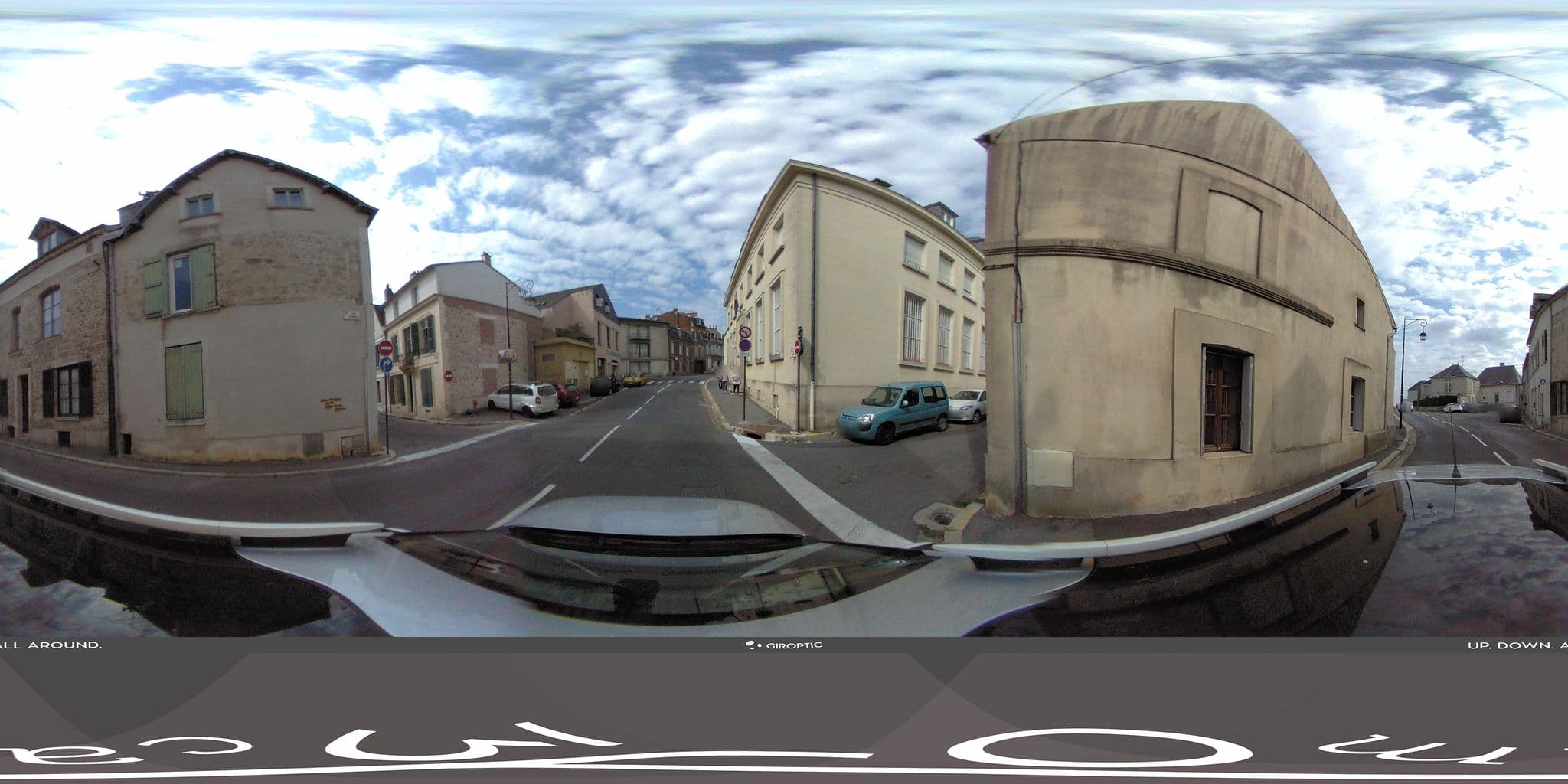 Street view near Le 15, Laon — © kobold (CC BY-SA · Mapillary)