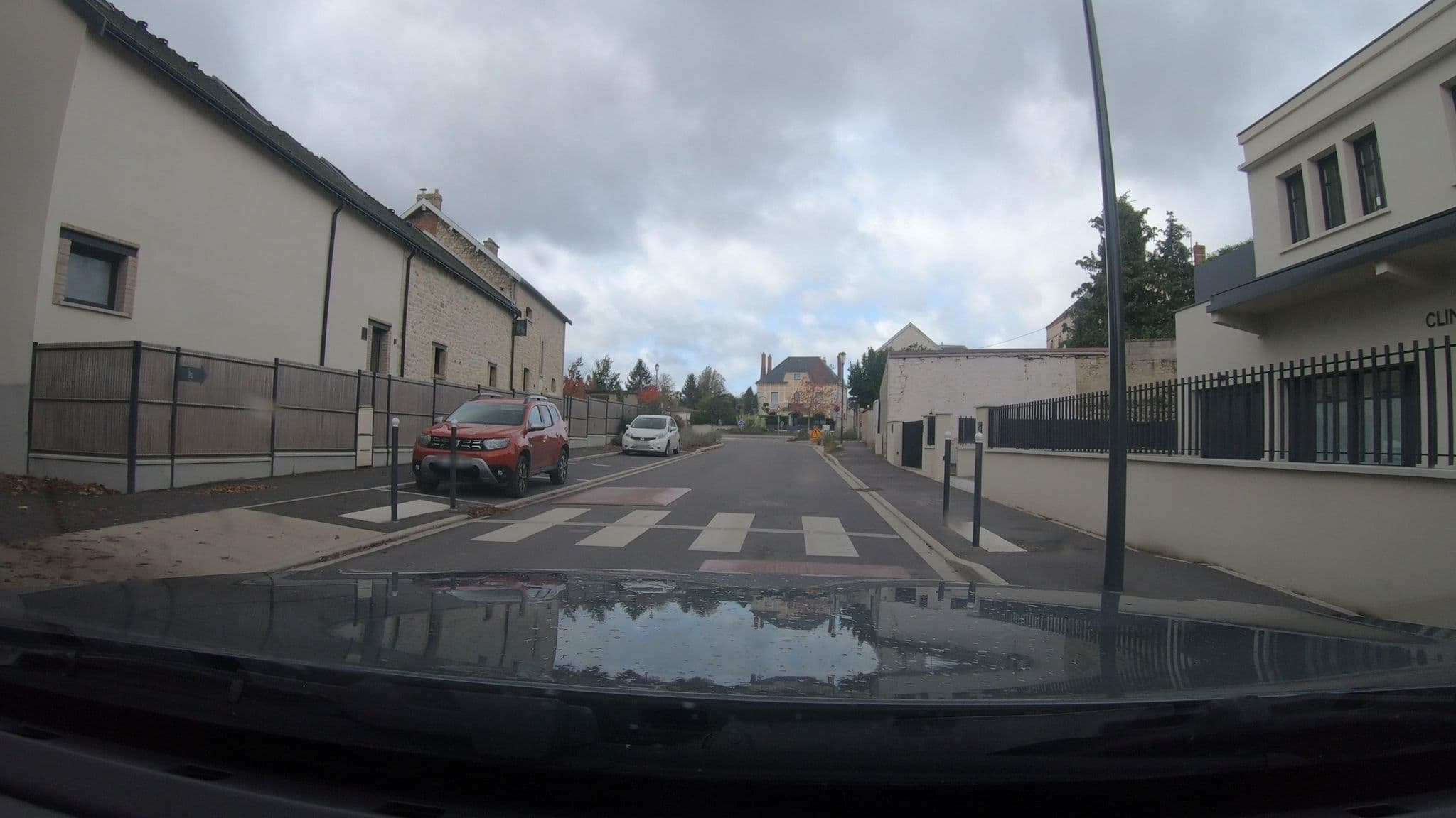 Street view near Au Clos du Lac, Gueux — © vinisa (CC BY-SA · Mapillary)