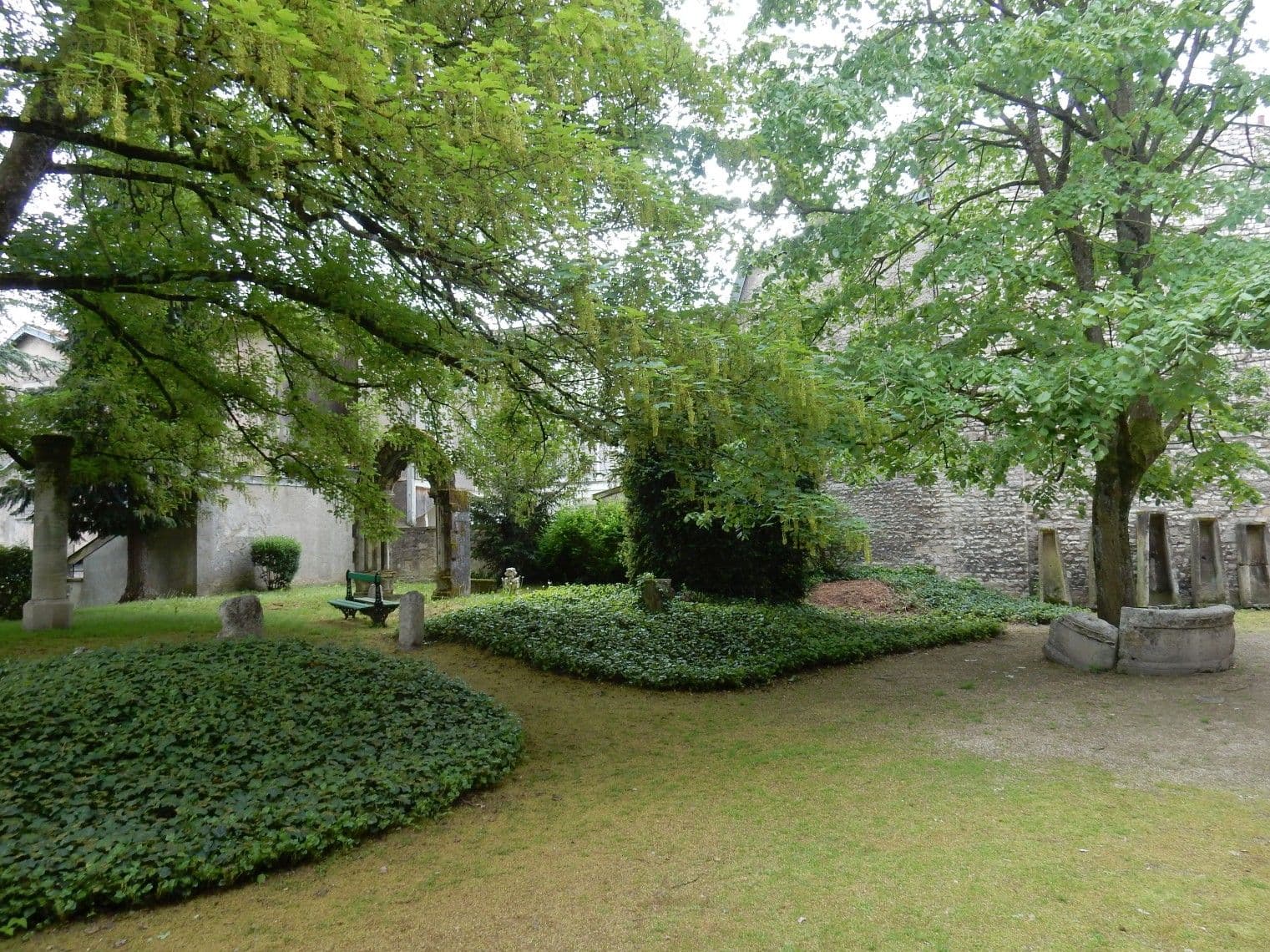 Street view near AirBnB Impasse De La Magdeleine, Verdun — © sarant (CC BY-SA · Mapillary)