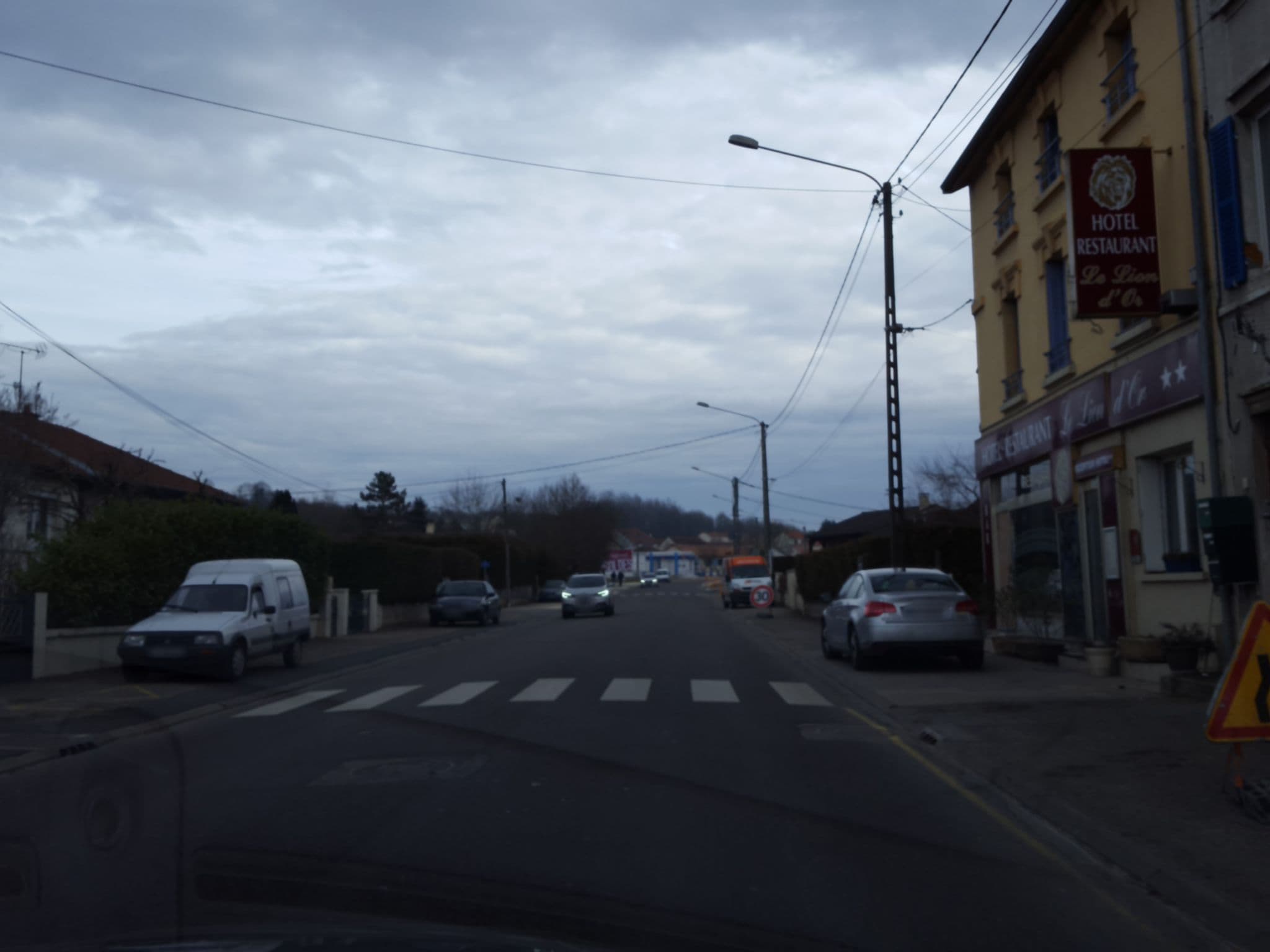 Street view near Hotel Le Lion d'Or, Verdun — © thibphil (CC BY-SA · Mapillary)