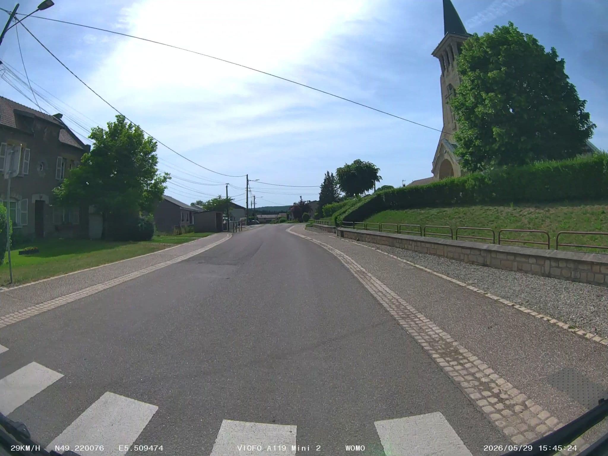 Street view near Hôtel Bar Restaurant de l'Auberge au Feu de Bois, Étain — © soulcover (CC BY-SA · Mapillary)