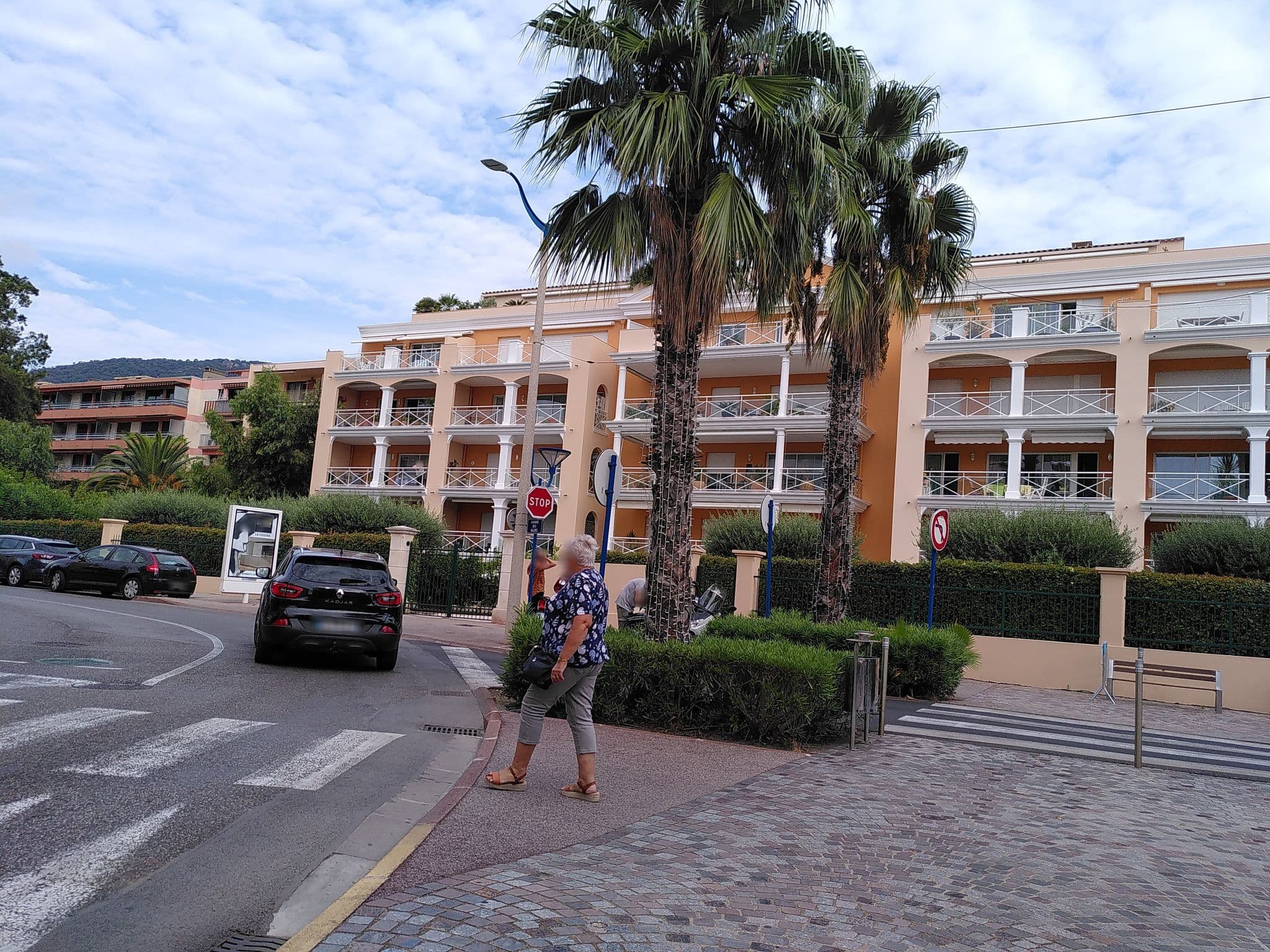Street view near L'Artrium, Cavalaire-sur-Mer — © tr4sk (CC BY-SA · Mapillary)