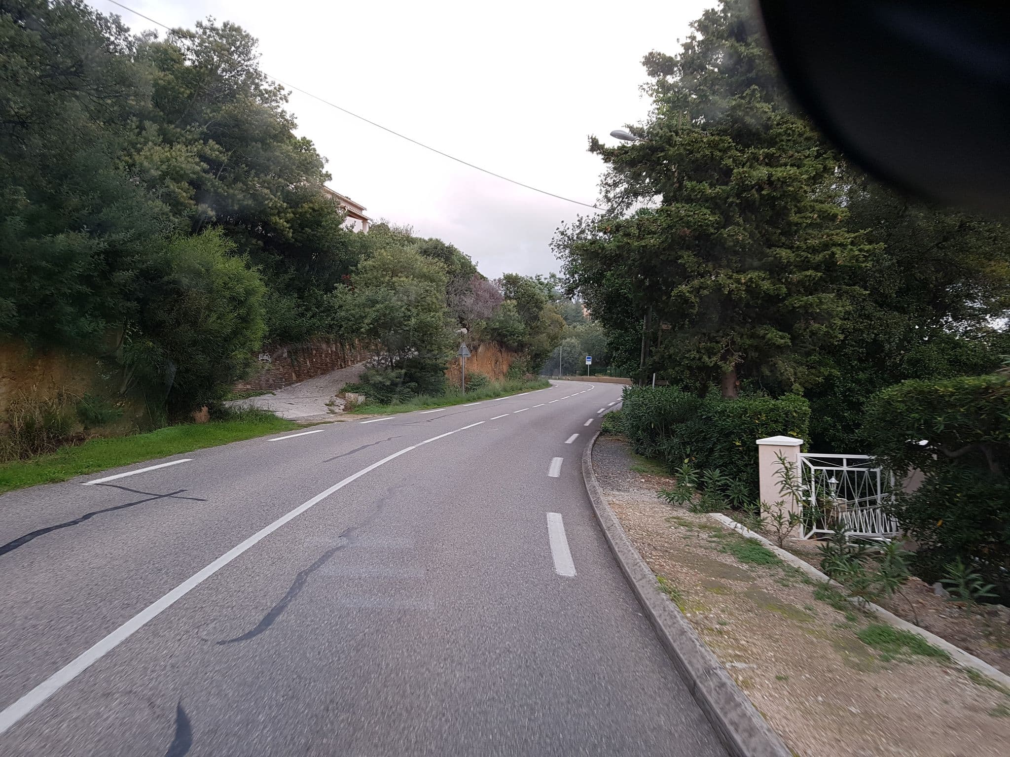 Street view near Les Lauriers Roses, Cavalaire-sur-Mer — © bernardvoyageur (CC BY-SA · Mapillary)