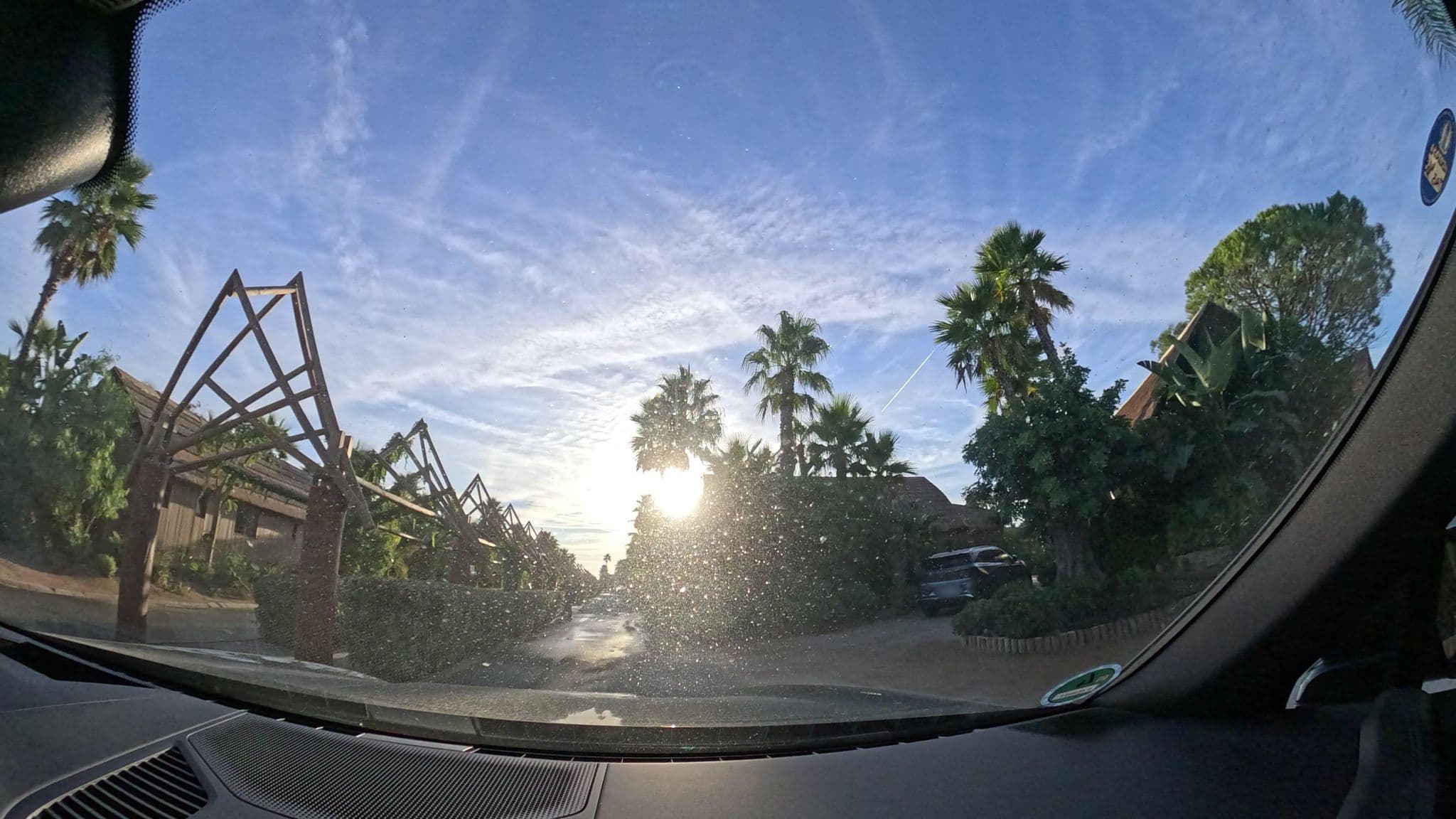 Street view near la Cabane Mégalomane, Saint-Tropez — © pharris0n (CC BY-SA · Mapillary)