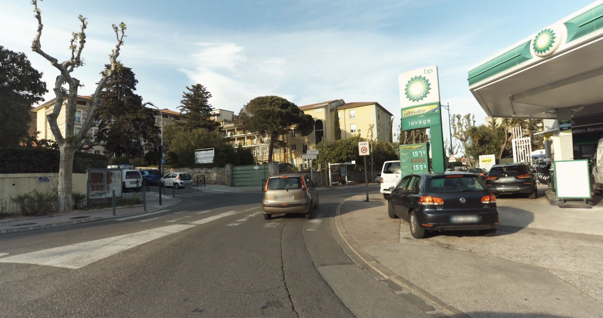 Street view near A l'ombre du cedre, Hyères — © sogefi (CC BY-SA · Mapillary)