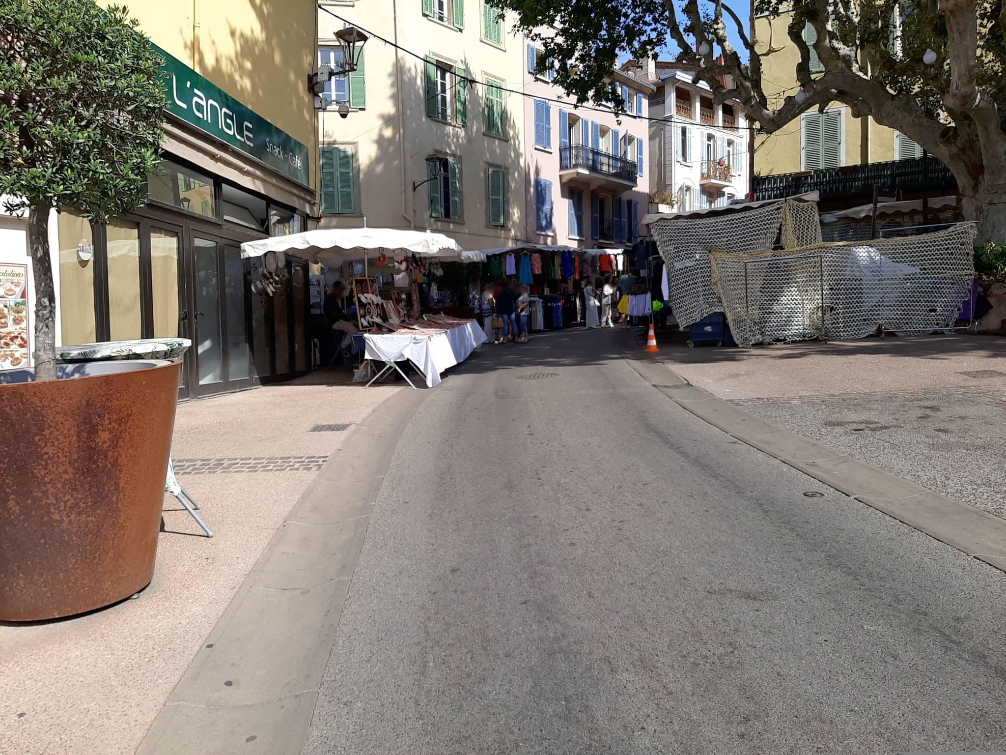 Street view near B&B Frejus, Fréjus — © alesarrett (CC BY-SA · Mapillary)