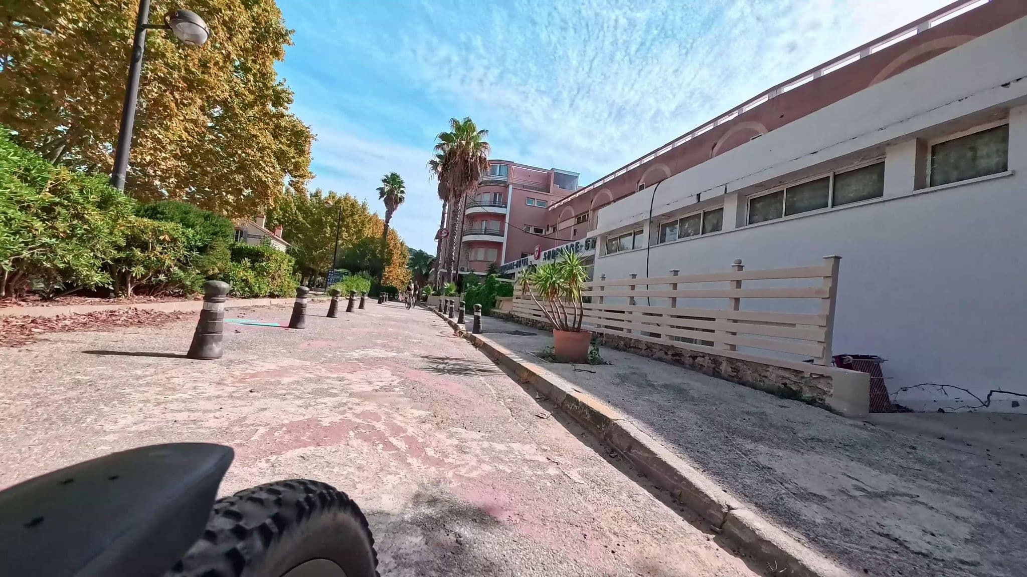 Street view near Hotel Cavaliere Sur Plage Ibersol, Le Lavandou — © voyage-hors-saison (CC BY-SA · Mapillary)