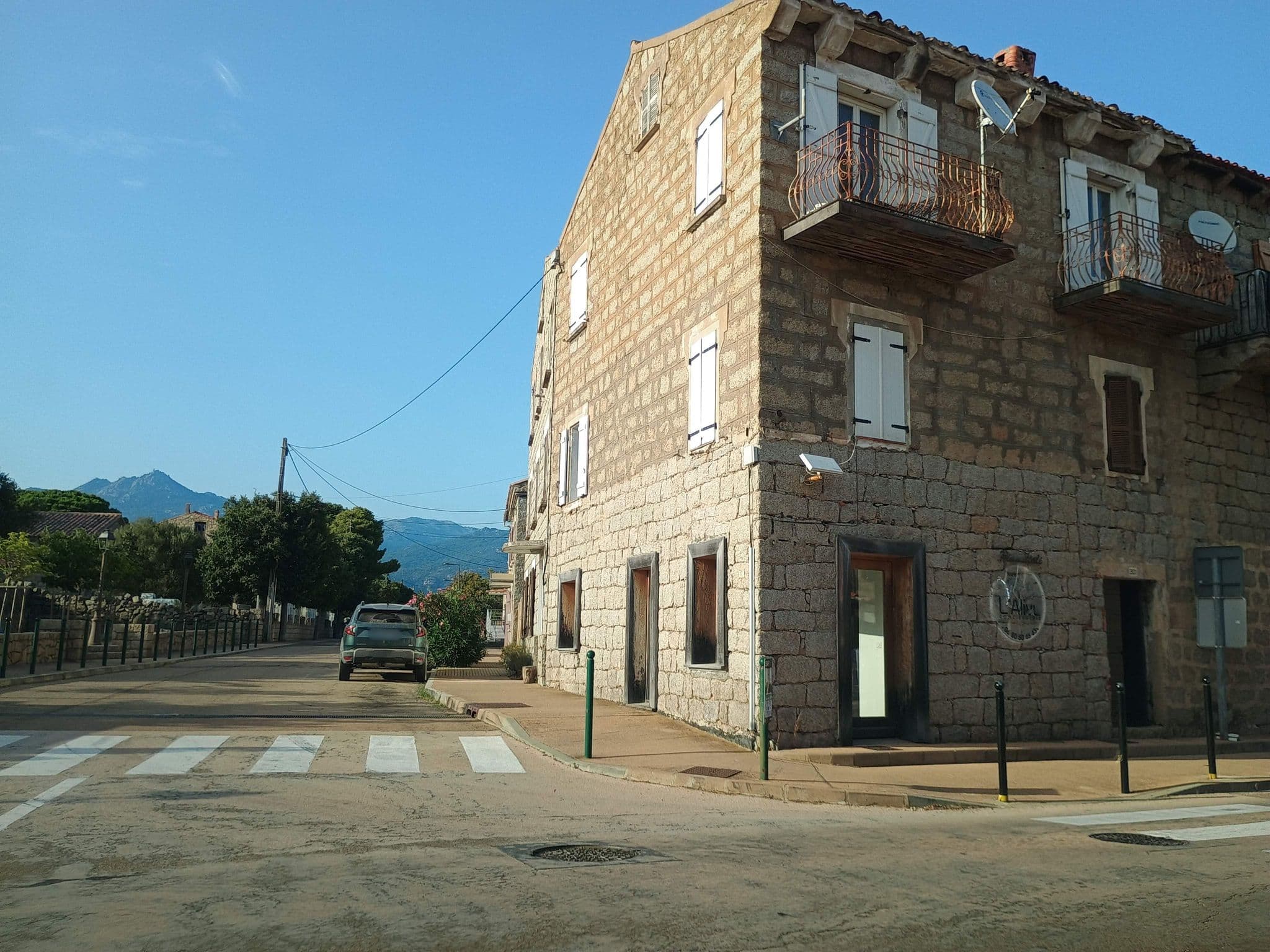 Street view near Hôtel Pierre & Vacances Hôtel U Libecciu, Figari — © thetornado76 (CC BY-SA · Mapillary)