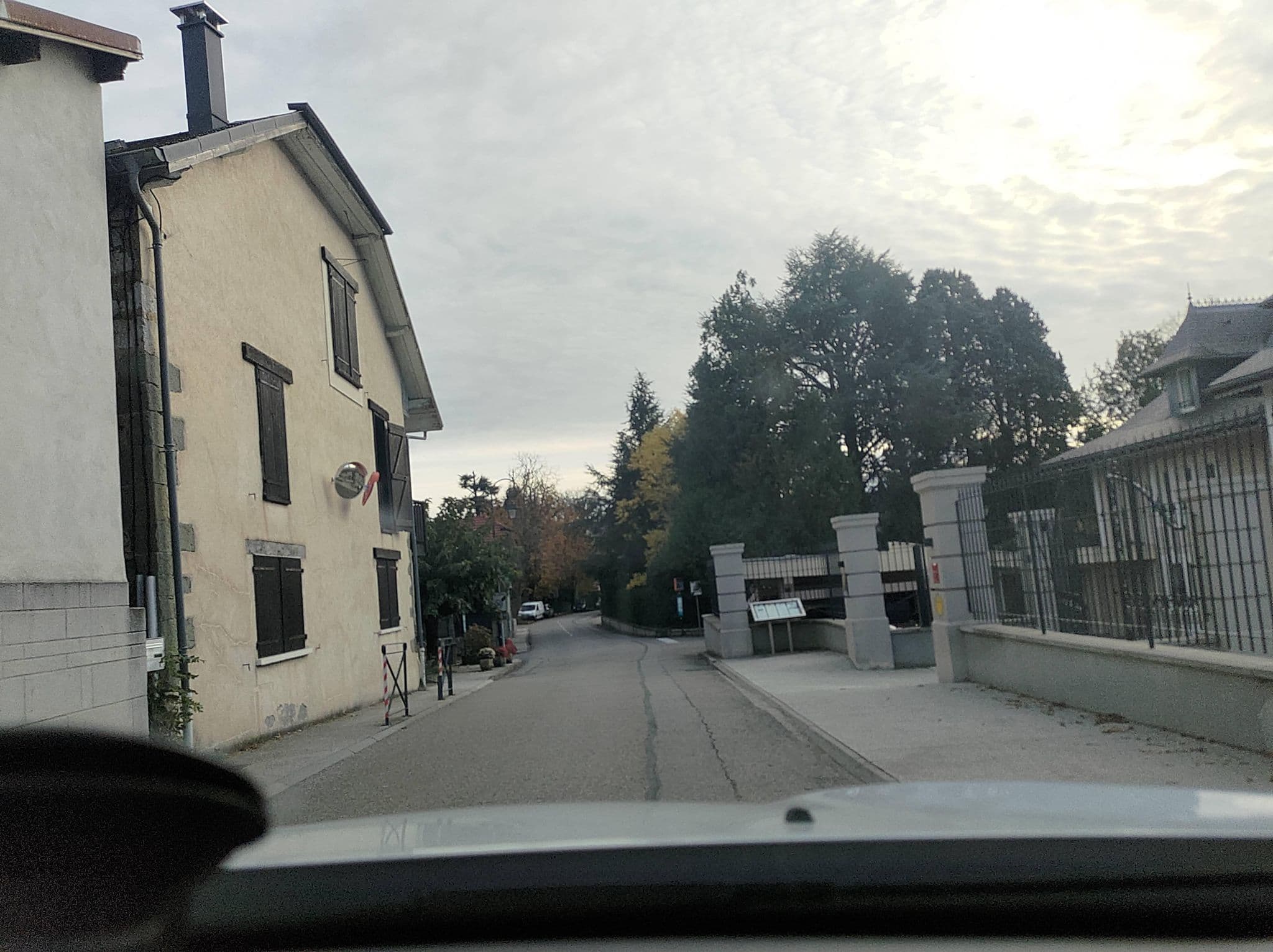 Street view near L’incomparable, Tresserve — © MatthieuF4FNE (CC BY-SA · Mapillary)