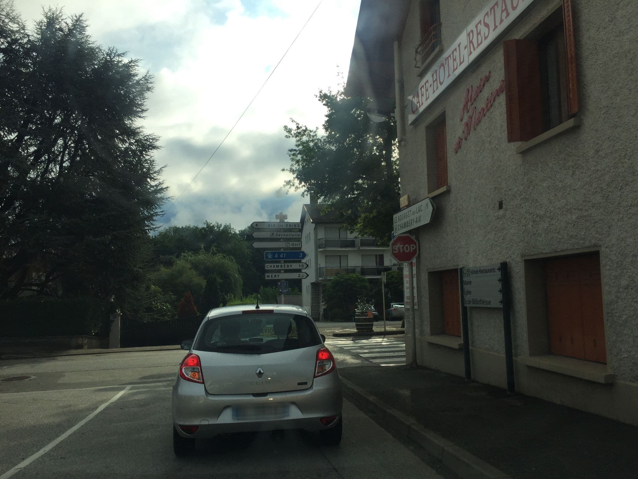 Street view near Alain Et Martine Hôtel Restaurant, Viviers-du-Lac — © thepriben (CC BY-SA · Mapillary)