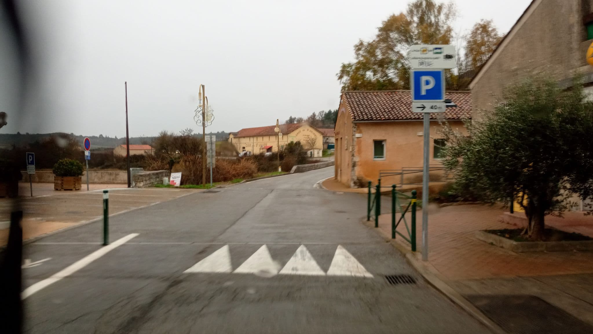 Street view near Sidevar, Ginasservis — © larcenn (CC BY-SA · Mapillary)
