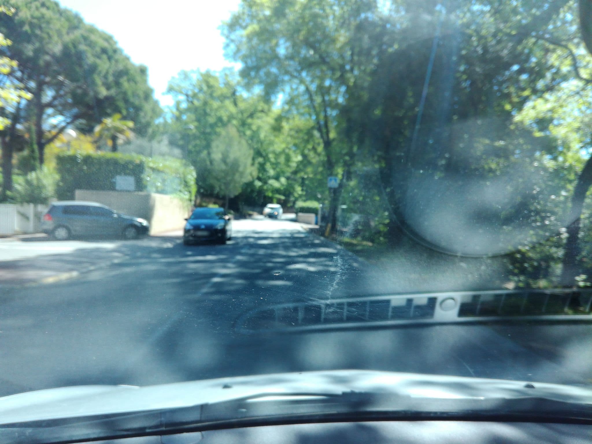 Street view near Les Agapanthes, Mandelieu-la-Napoule — © baptistemm (CC BY-SA · Mapillary)