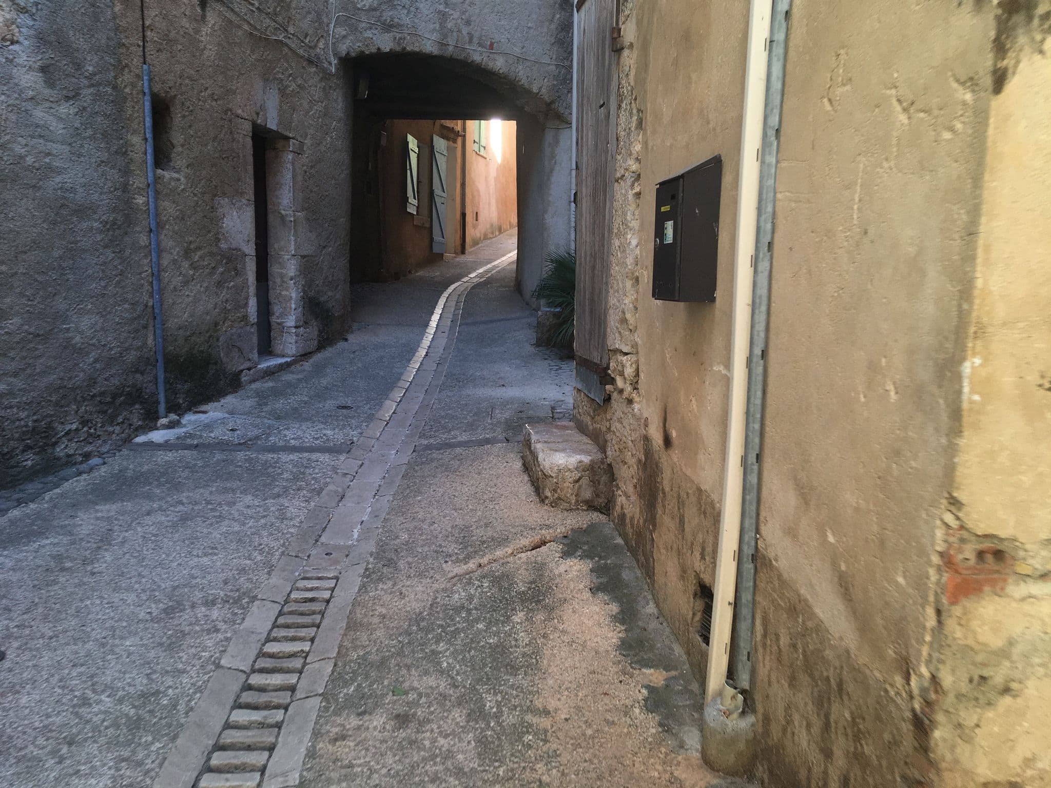 Street view near Hôtel Restaurant au Bien Etre, Villecroze — © phjarry (CC BY-SA · Mapillary)