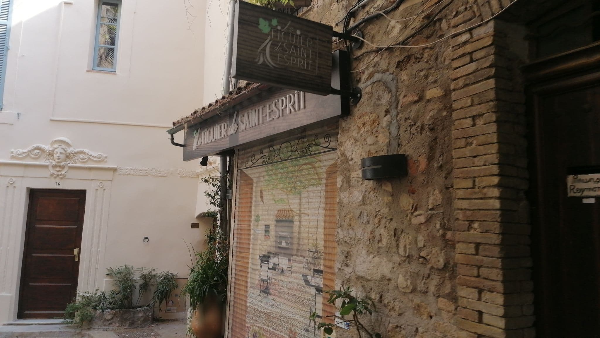 Street view near Lou Couquet, Antibes — © feriret (CC BY-SA · Mapillary)