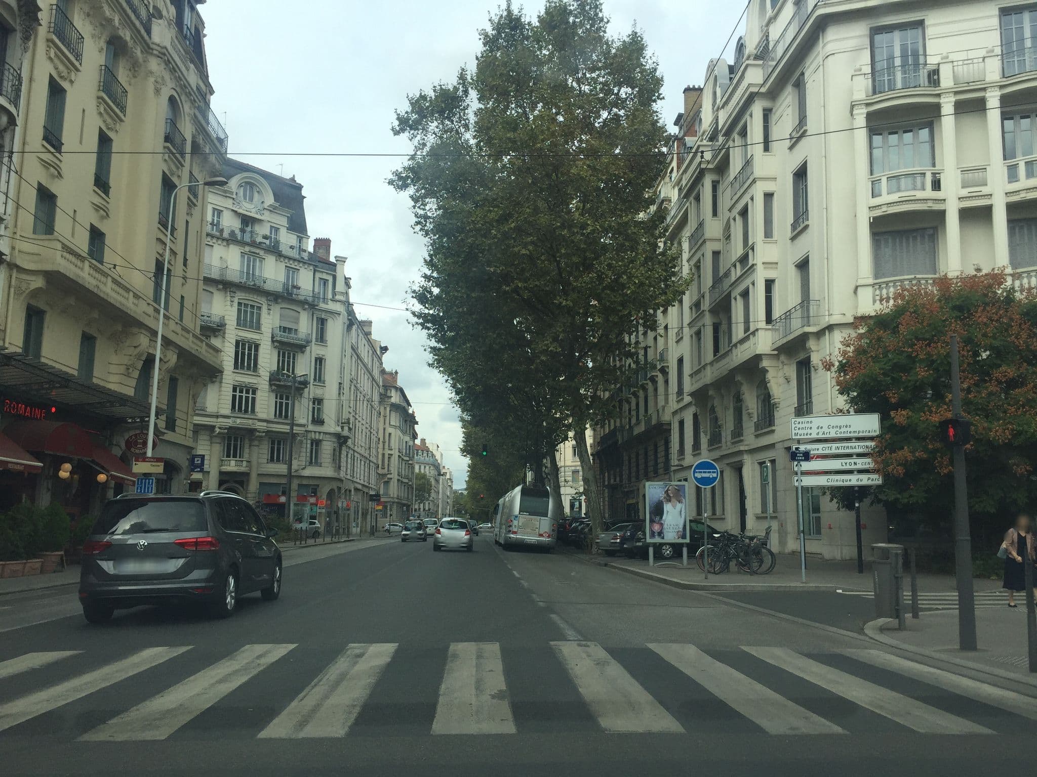 Street view near Mercure, Lyon 06 — © thepriben (CC BY-SA · Mapillary)