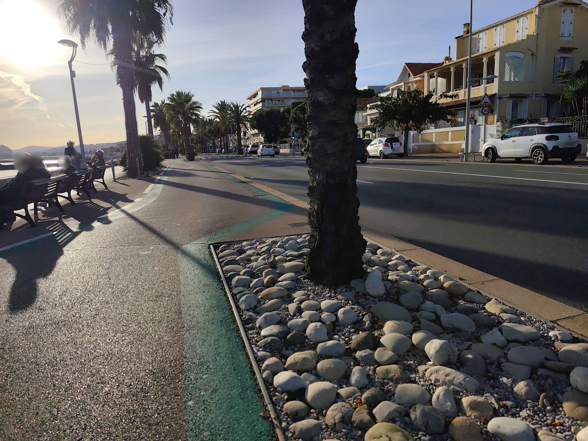 Street view near Vanille Hotel (ex Beaurivage), Cagnes-sur-Mer — © Duro (CC BY-SA · Mapillary)