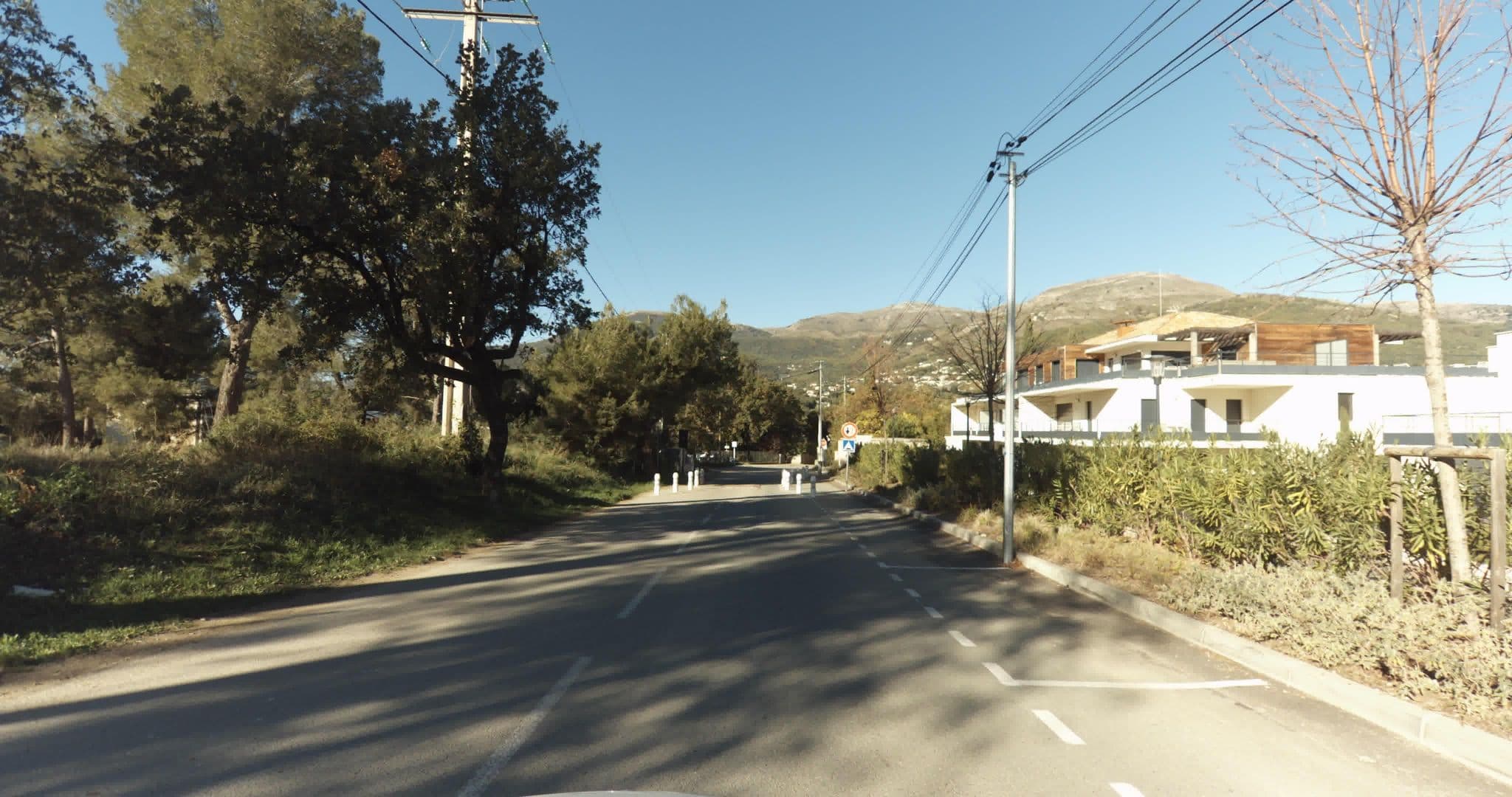 Street view near holiday suites, Vence — © sogefi (CC BY-SA · Mapillary)