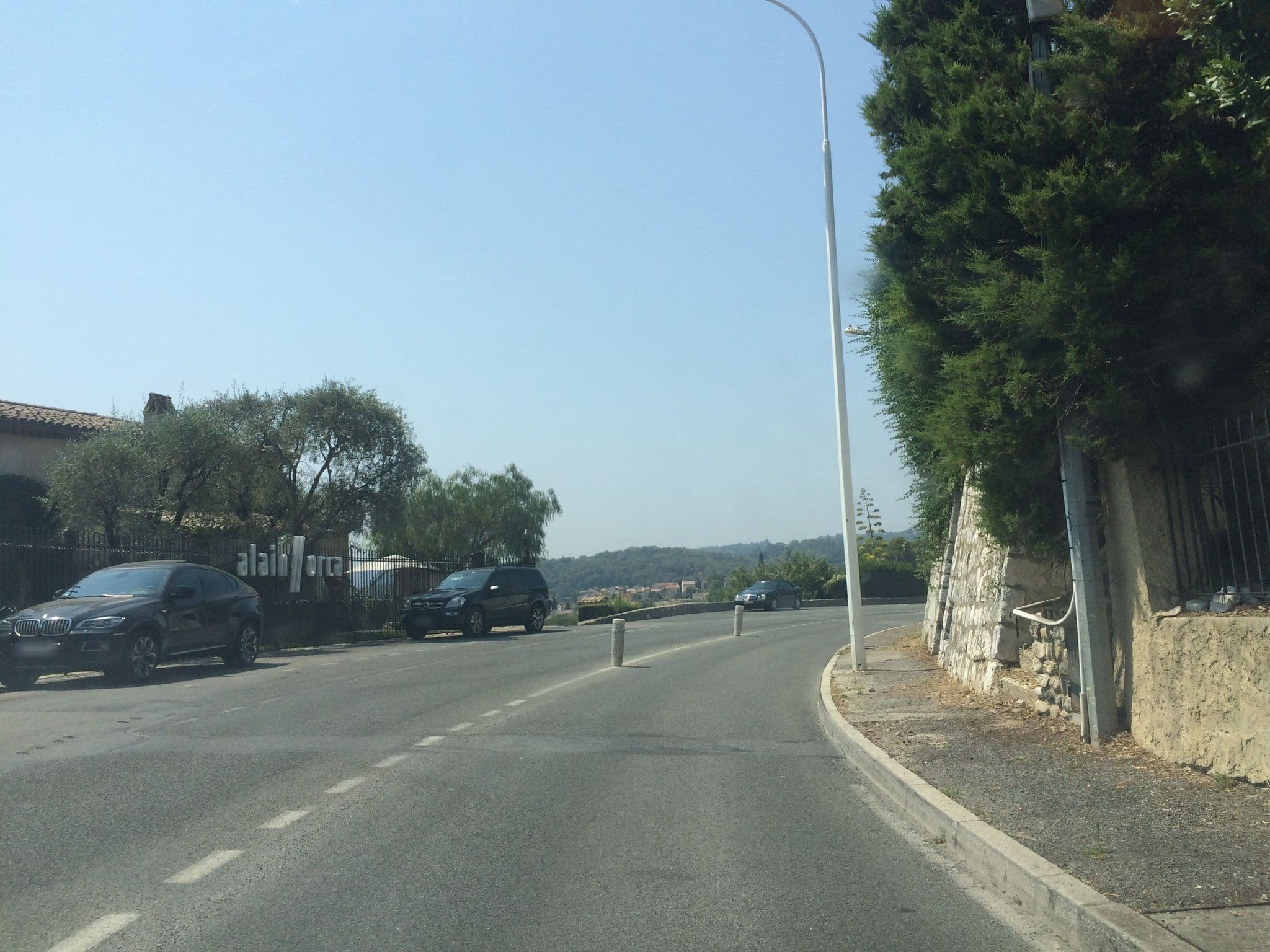Street view near Hôtel Restaurant Alain Llorca à Saint-Paul-de-Vence, Saint-Paul-de-Vence — © sarawabreus (CC BY-SA · Mapillary)