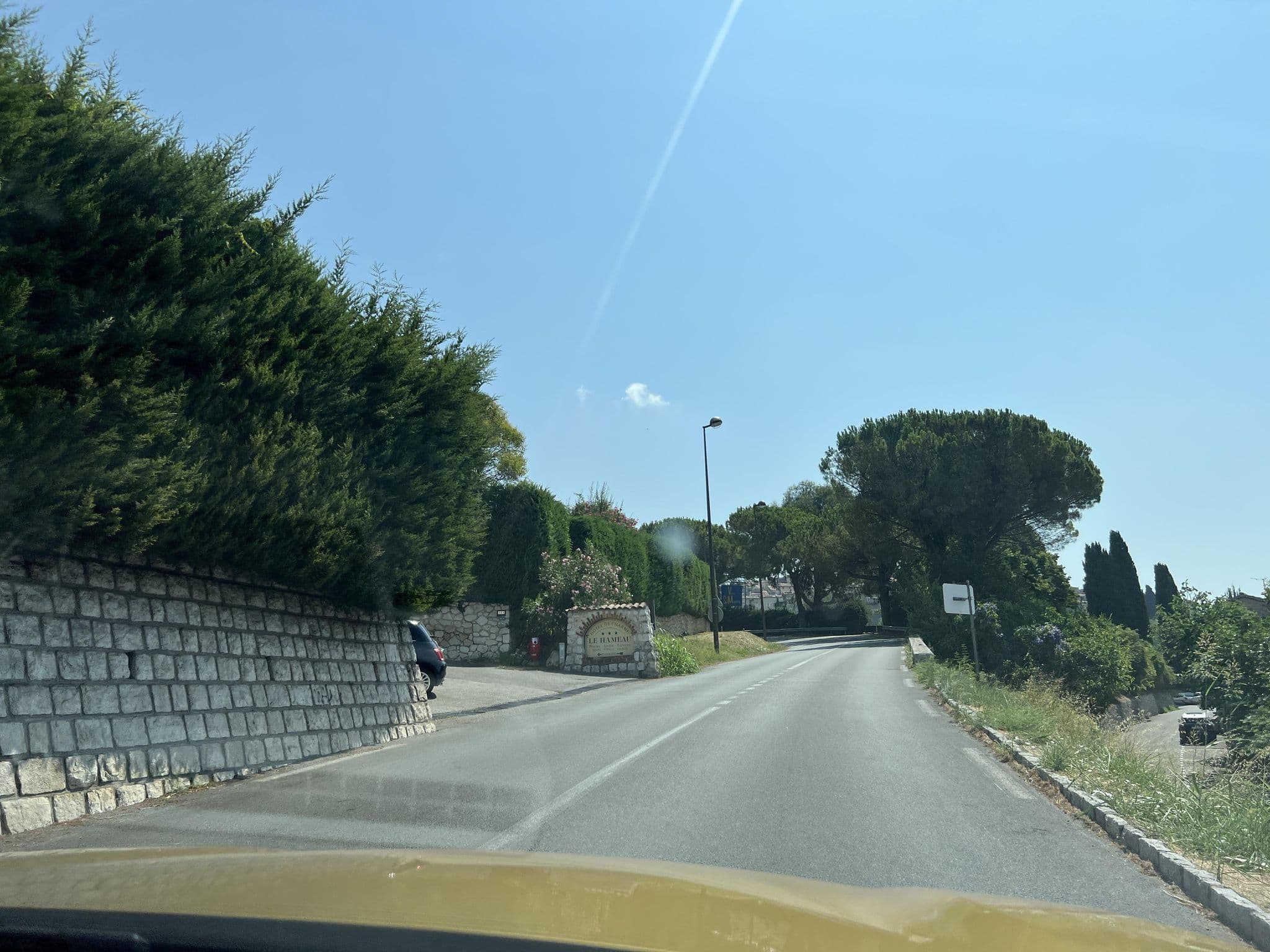 Street view near Hôtel le Hameau, Saint-Paul-de-Vence — © memorylost (CC BY-SA · Mapillary)