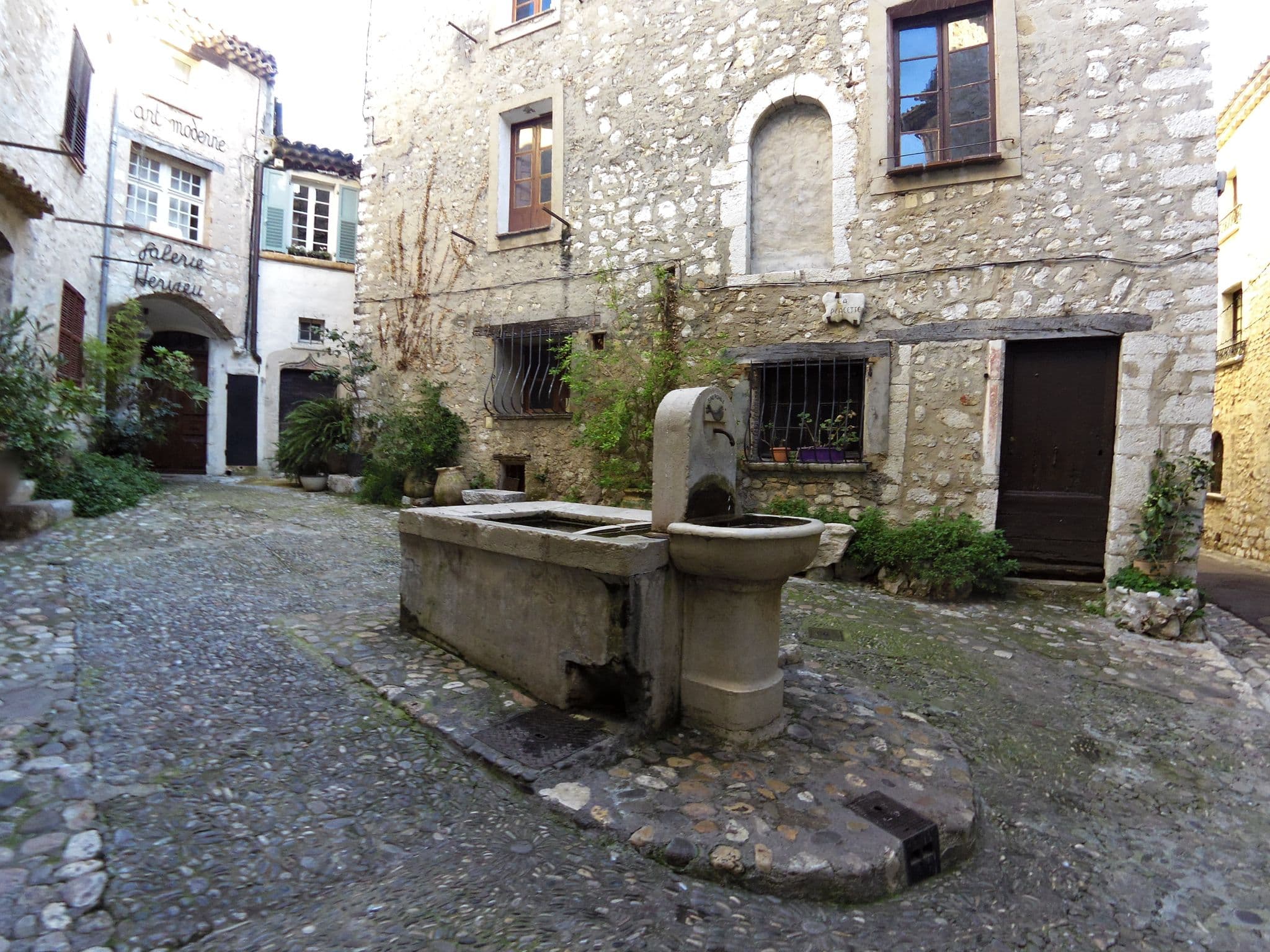 Street view near Hôtel Restaurant le Saint-Paul, Saint-Paul-de-Vence — © marcuscalabresus (CC BY-SA · Mapillary)