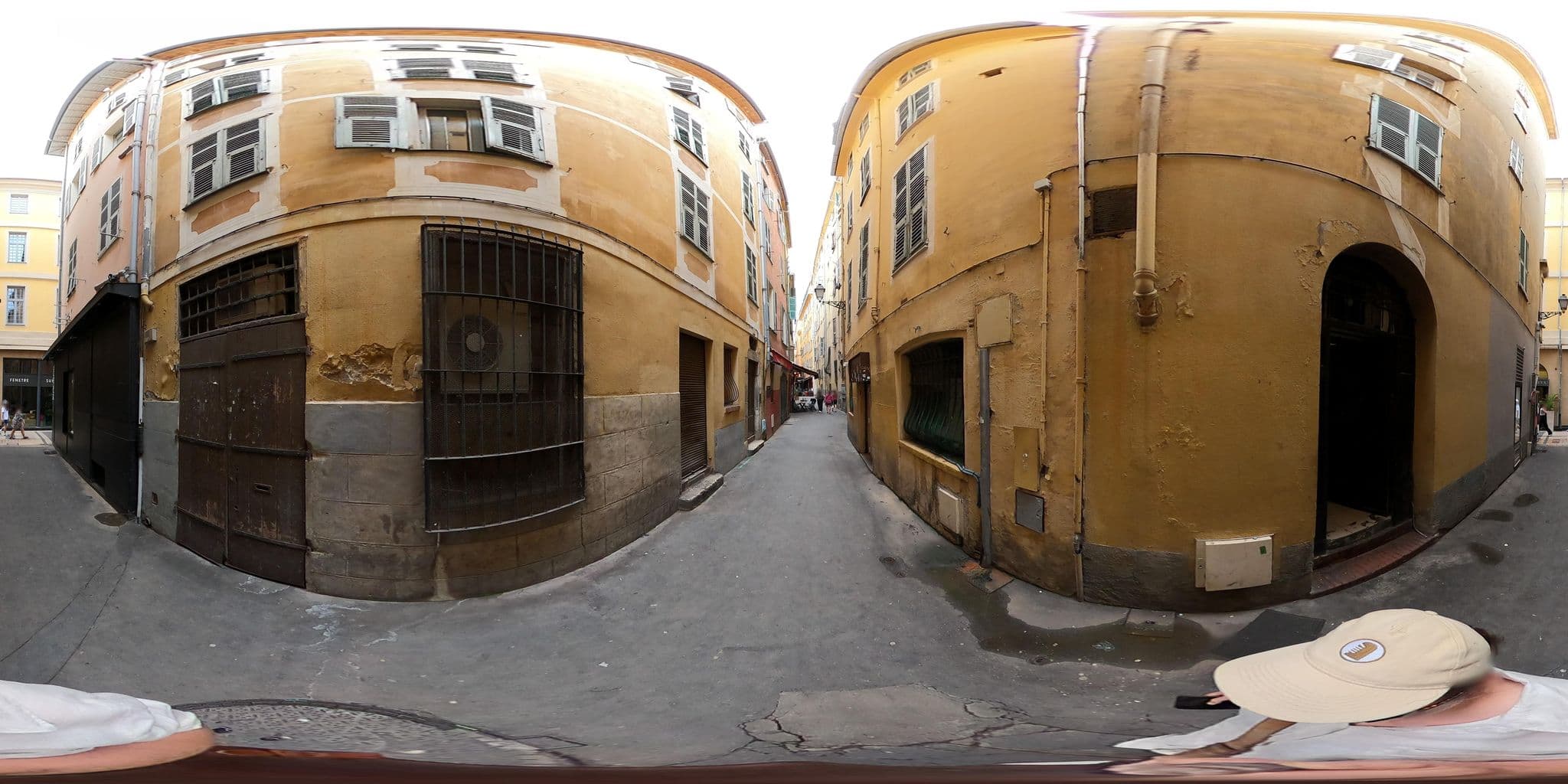 Street view near Moulin -Old Town, Vieille Ville — © annekaro (CC BY-SA · Mapillary)