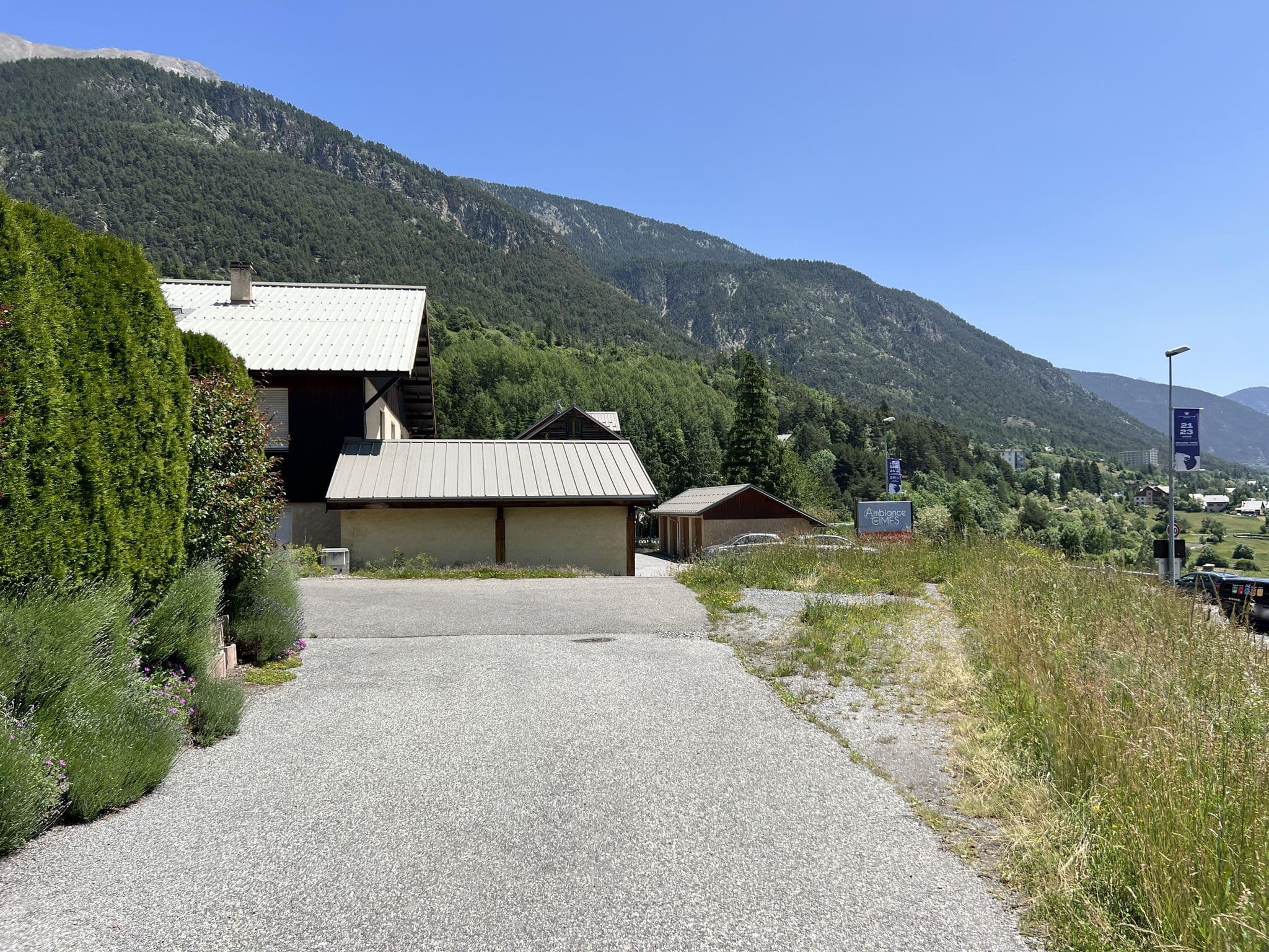 Street view near Village Club les 4 Saisons, Saint-Chaffrey — © cabinetcourbi (CC BY-SA · Mapillary)
