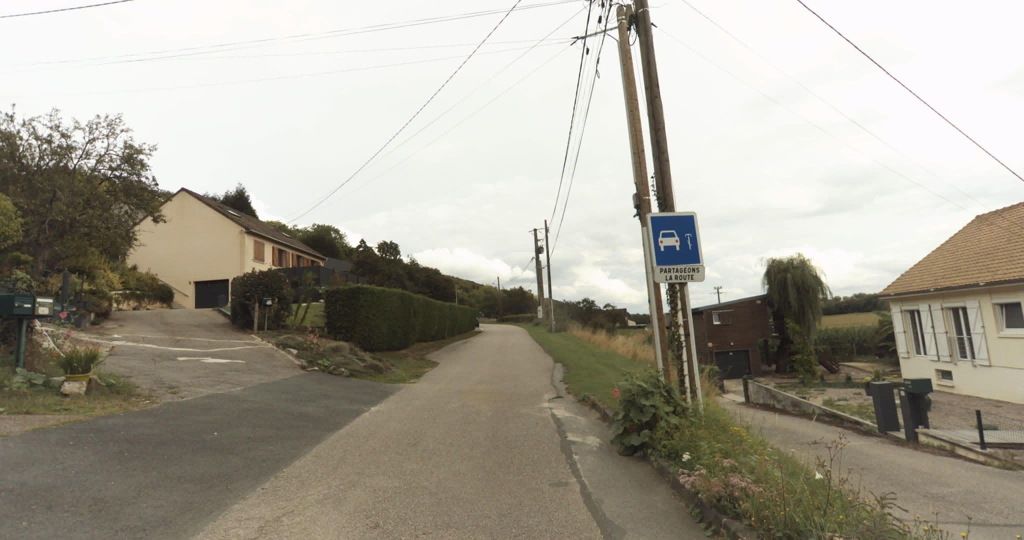 Street view near Au Saule en Seine, Saint-Wandrille-Rançon — © sogefi (CC BY-SA · Mapillary)