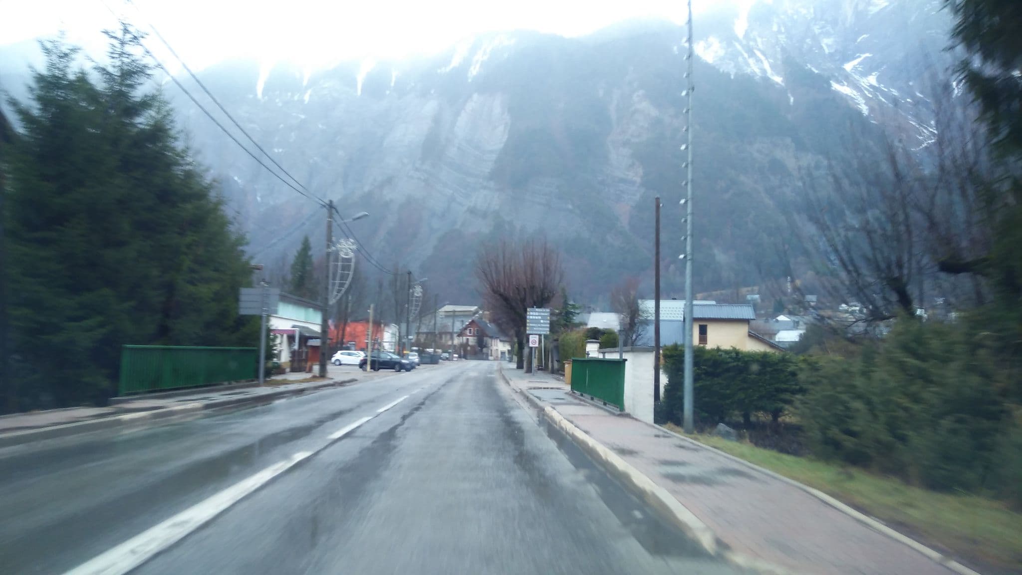 Street view near Les Chalets Carpe Diem, Le Bourg-d'Oisans — © bmortgat (CC BY-SA · Mapillary)