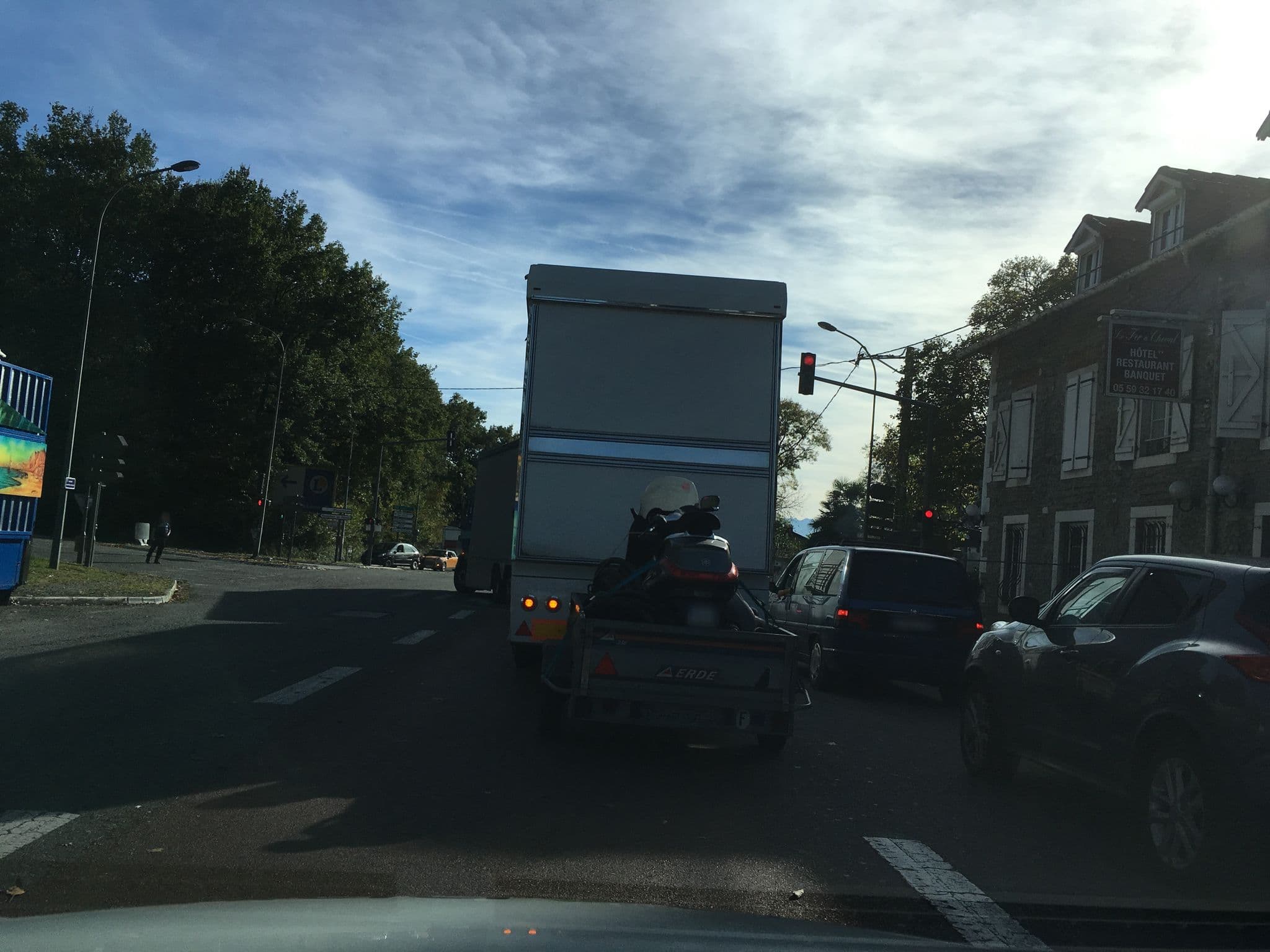 Street view near Hôtel Le Fer à Cheval, Pau — © mappy_sa (CC BY-SA · Mapillary)