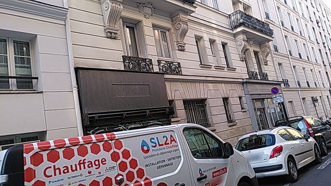 Street view near Cosmos, Folie Méricourt — © britze (CC BY-SA · Mapillary)