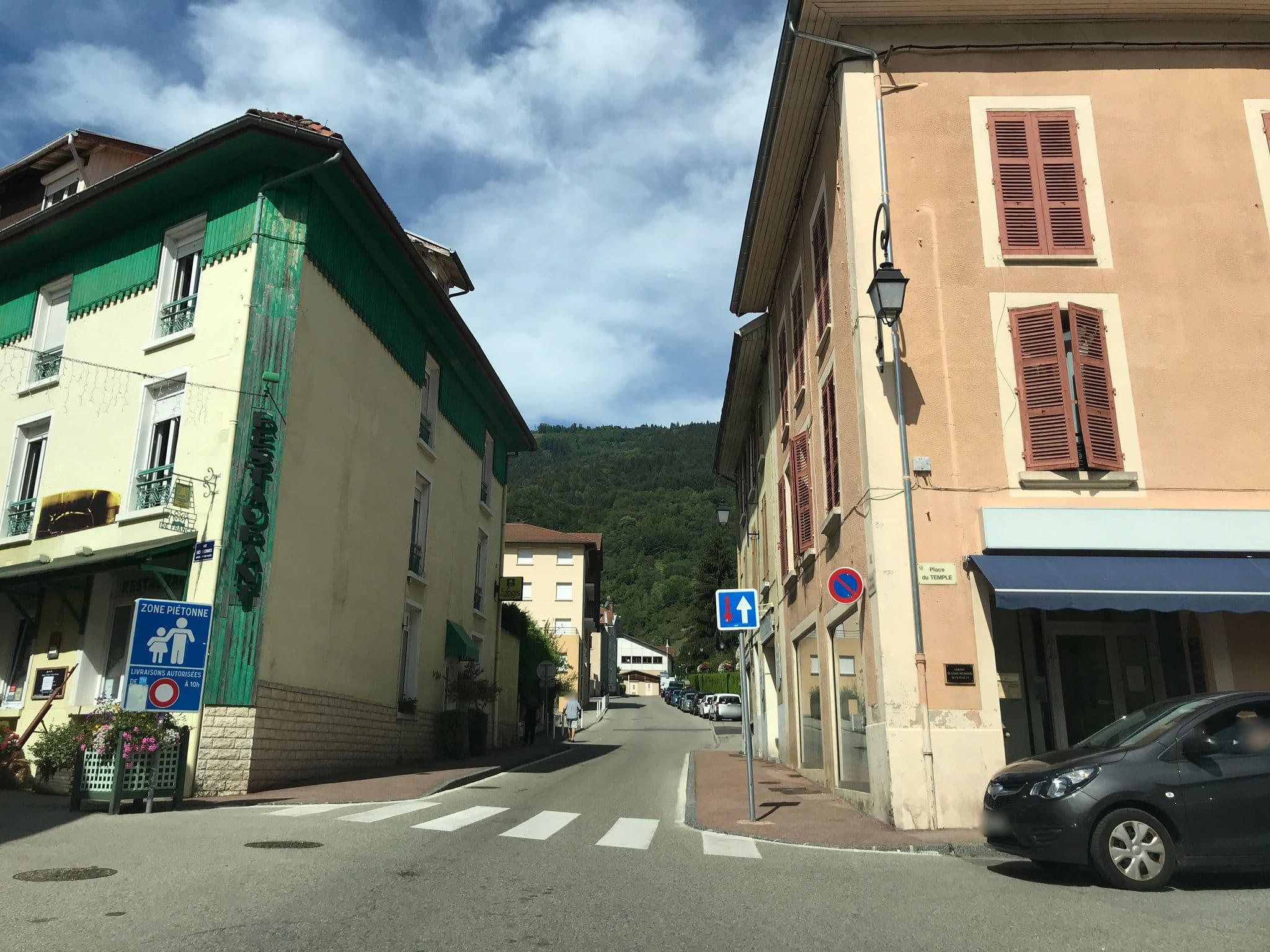 Street view near Restaurant Logis Alpes Commerce Indépendant Allevard, Allevard — © pgiraud (CC BY-SA · Mapillary)