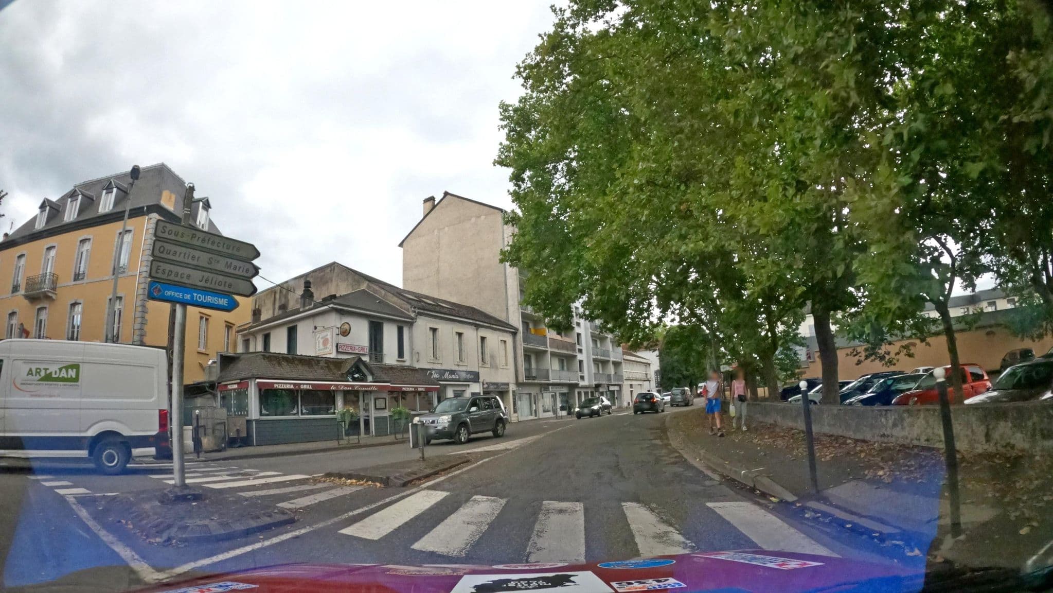 Street view near Le Central, Oloron-Sainte-Marie — © masterofnoroad (CC BY-SA · Mapillary)