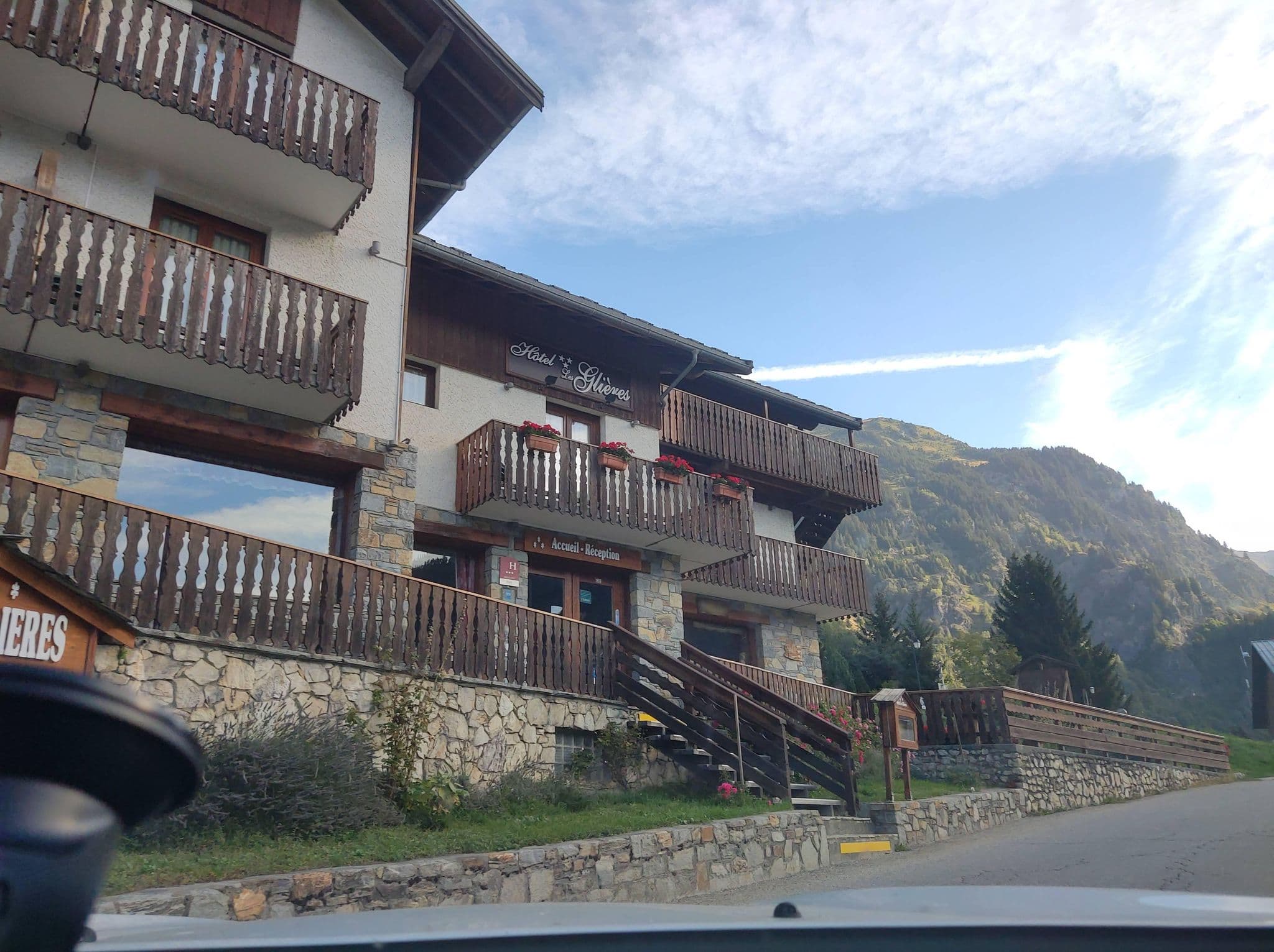 Street view near Jour de Peuf, Bozel — © MatthieuF4FNE (CC BY-SA · Mapillary)
