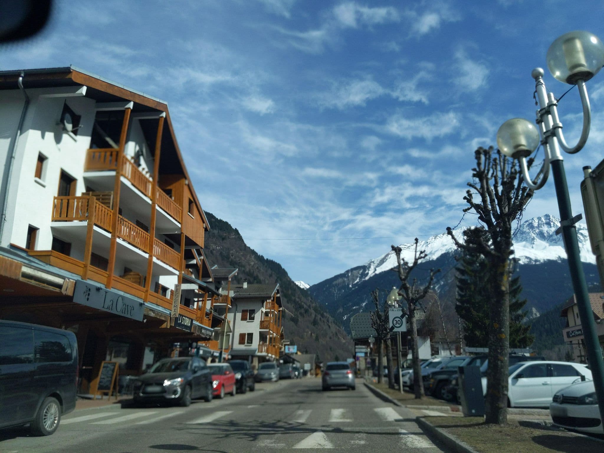 Street view near Refuge du Mont Jovet, Bozel — © alexmodesto73 (CC BY-SA · Mapillary)