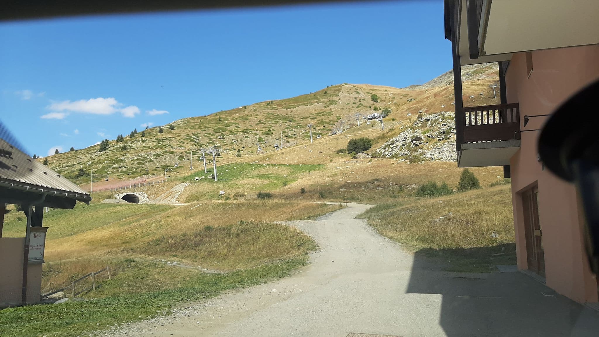 Street view near Ruitertjes’ Snowcastle, Valloire — © alexmodesto73 (CC BY-SA · Mapillary)