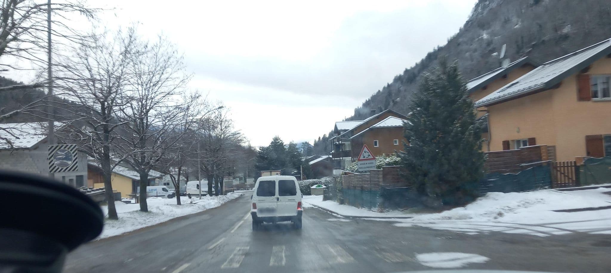 Street view near La Tour Du Merle, Bozel — © MatthieuF4FNE (CC BY-SA · Mapillary)