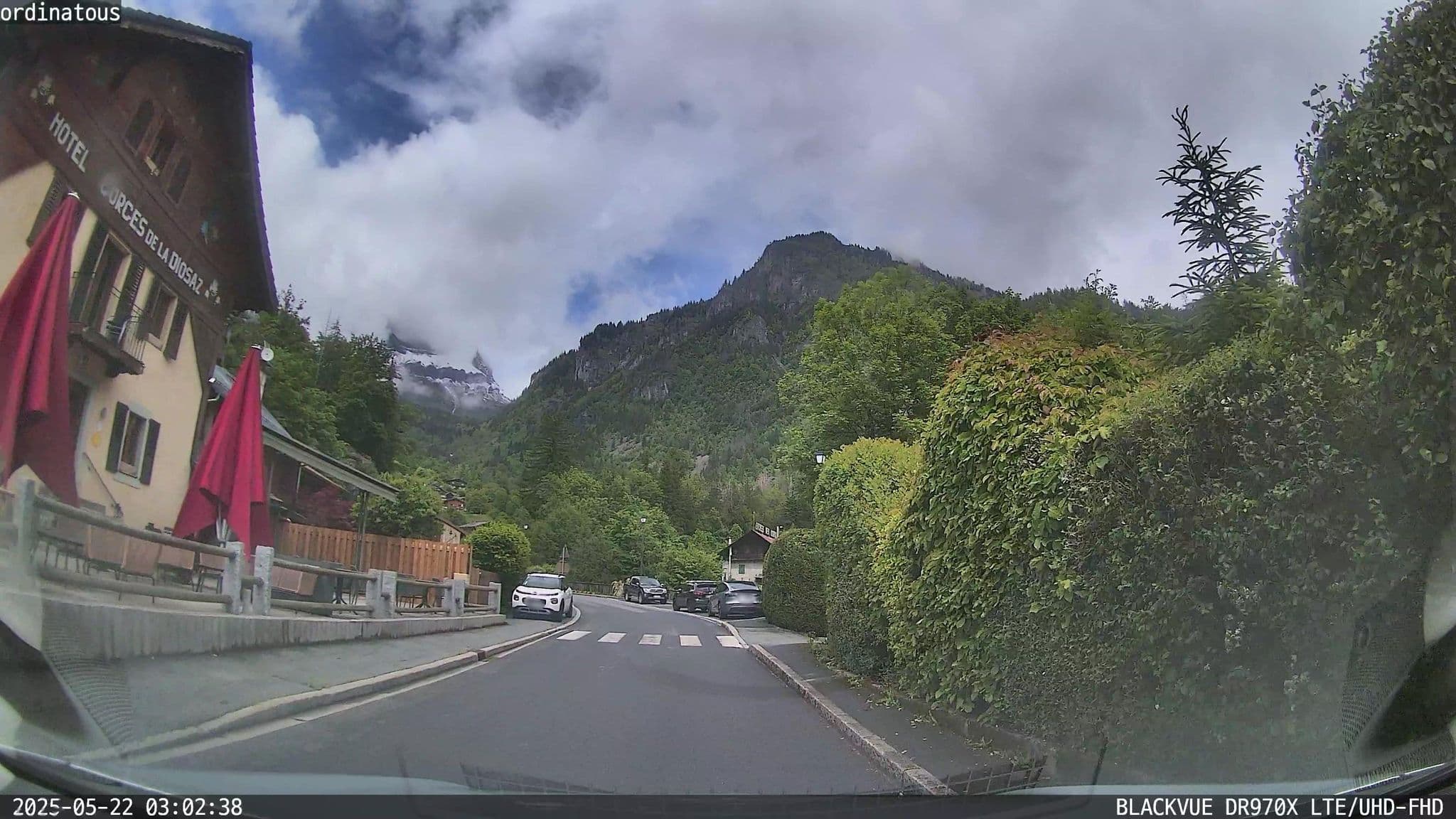 Street view near Magnifique chalet dans la vallée de Chamonix, Les Houches — © ordinatous (CC BY-SA · Mapillary)