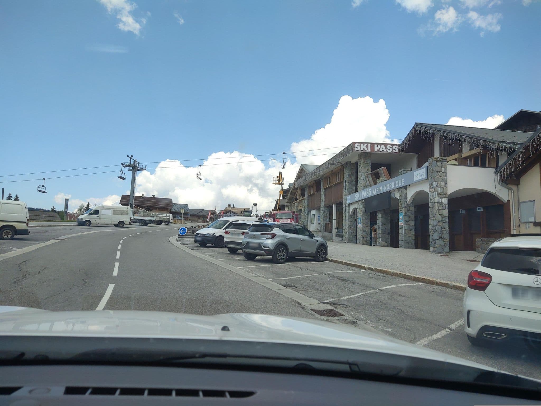 Street view near Le Chalet d'Éléonore, Beaufort — © MatthieuF4FNE (CC BY-SA · Mapillary)
