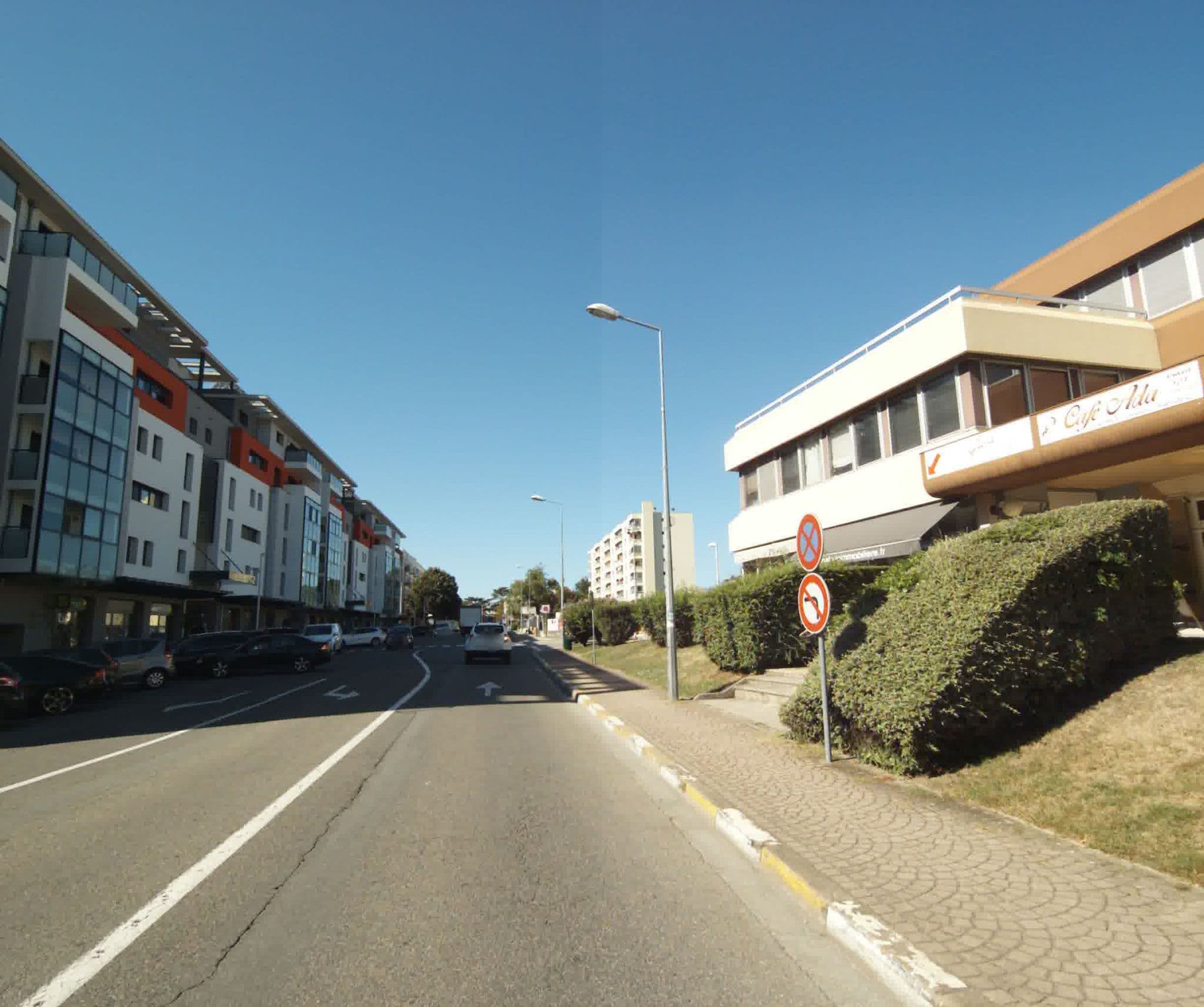 Street view near Café Ada, Ferney-Voltaire — © sogefi (CC BY-SA · Mapillary)
