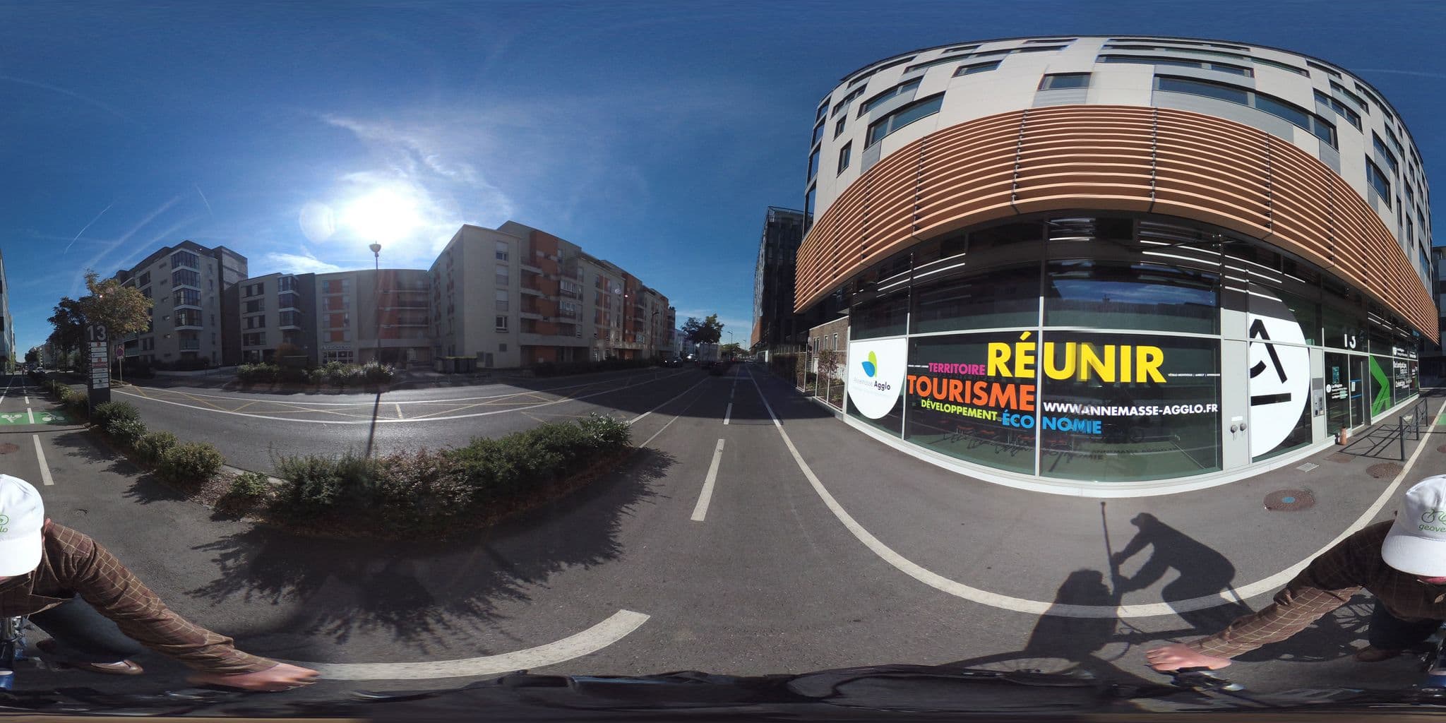 Street view near Région Auvergne-Rhône-Alpes, Annemasse — © geovelo (CC BY-SA · Mapillary)