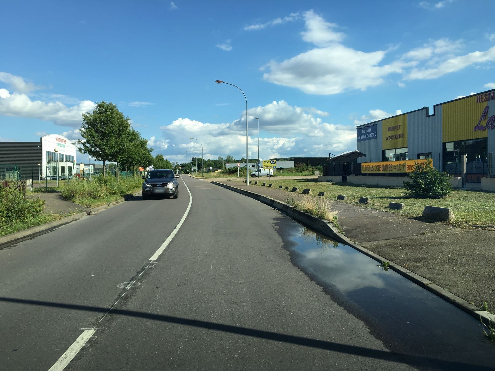 Street view near B&B Hôtel Auxerre Moneteau, Monéteau — © cquest (CC BY-SA · Mapillary)